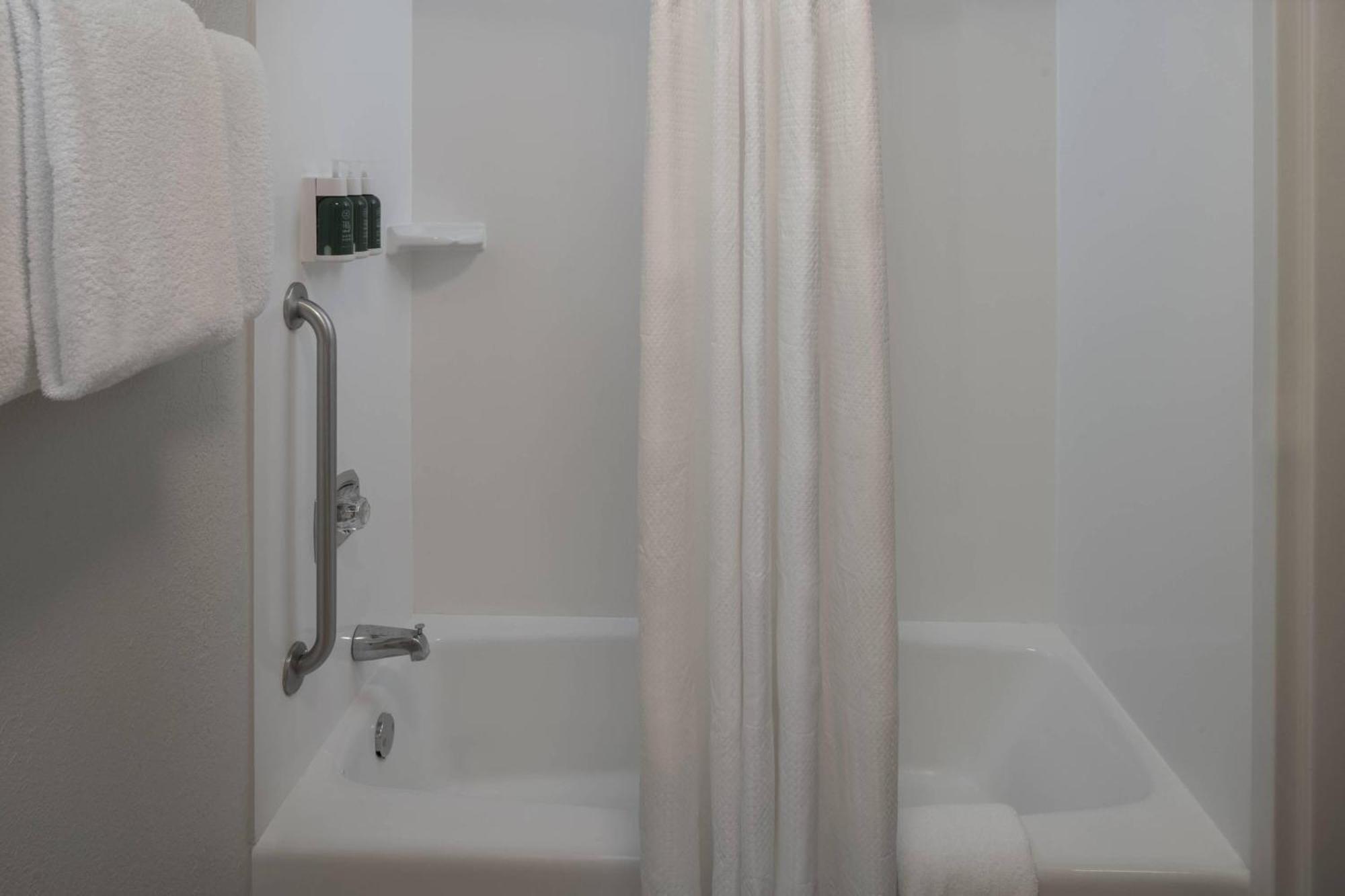 Courtyard By Marriott At The Mayo Clinic Campus/beaches Hotel Jacksonville