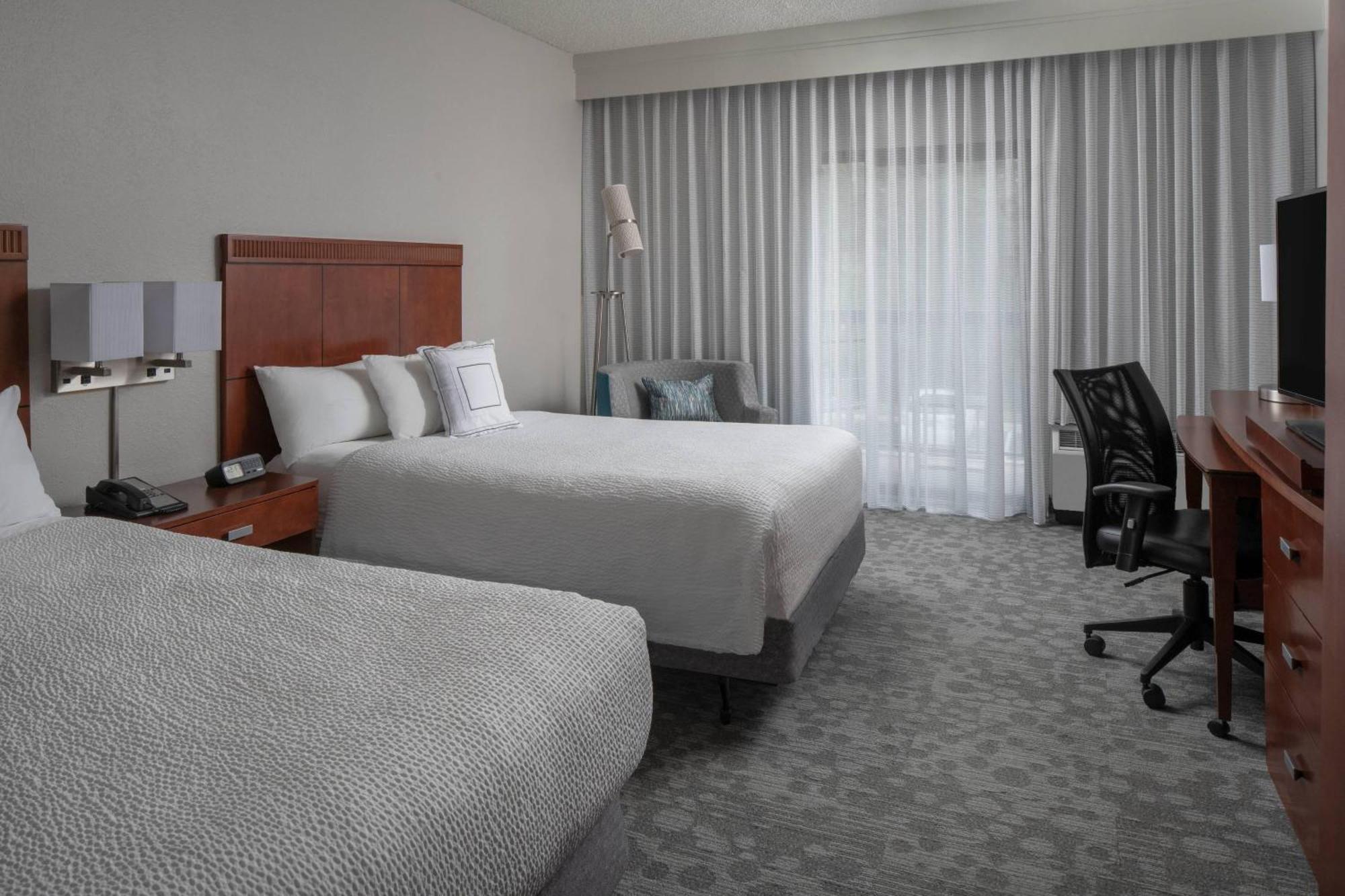 Courtyard By Marriott At The Mayo Clinic Campus/beaches 3*