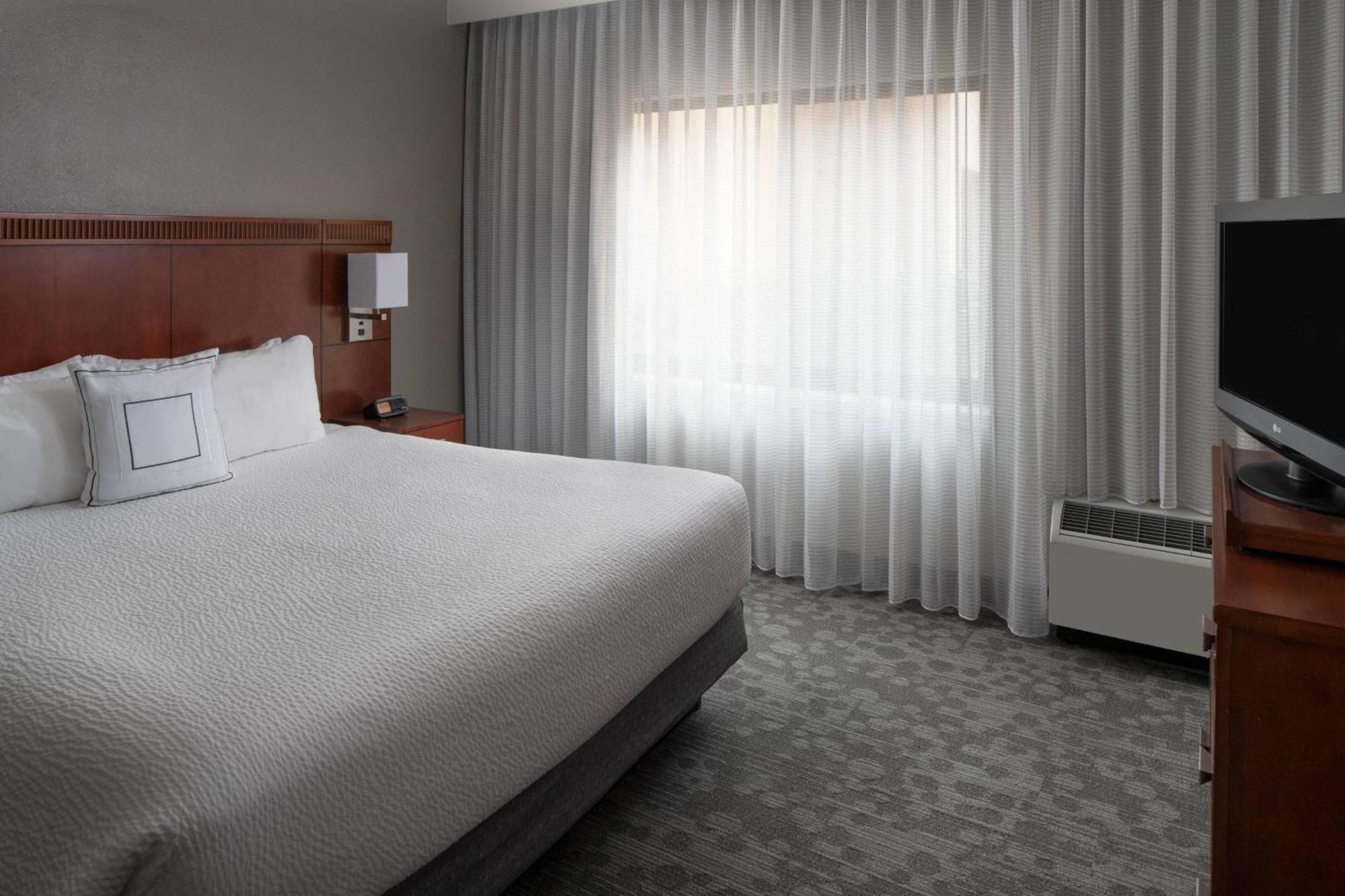 Hotel Courtyard By Marriott At The Mayo Clinic Campus/beaches 3*
