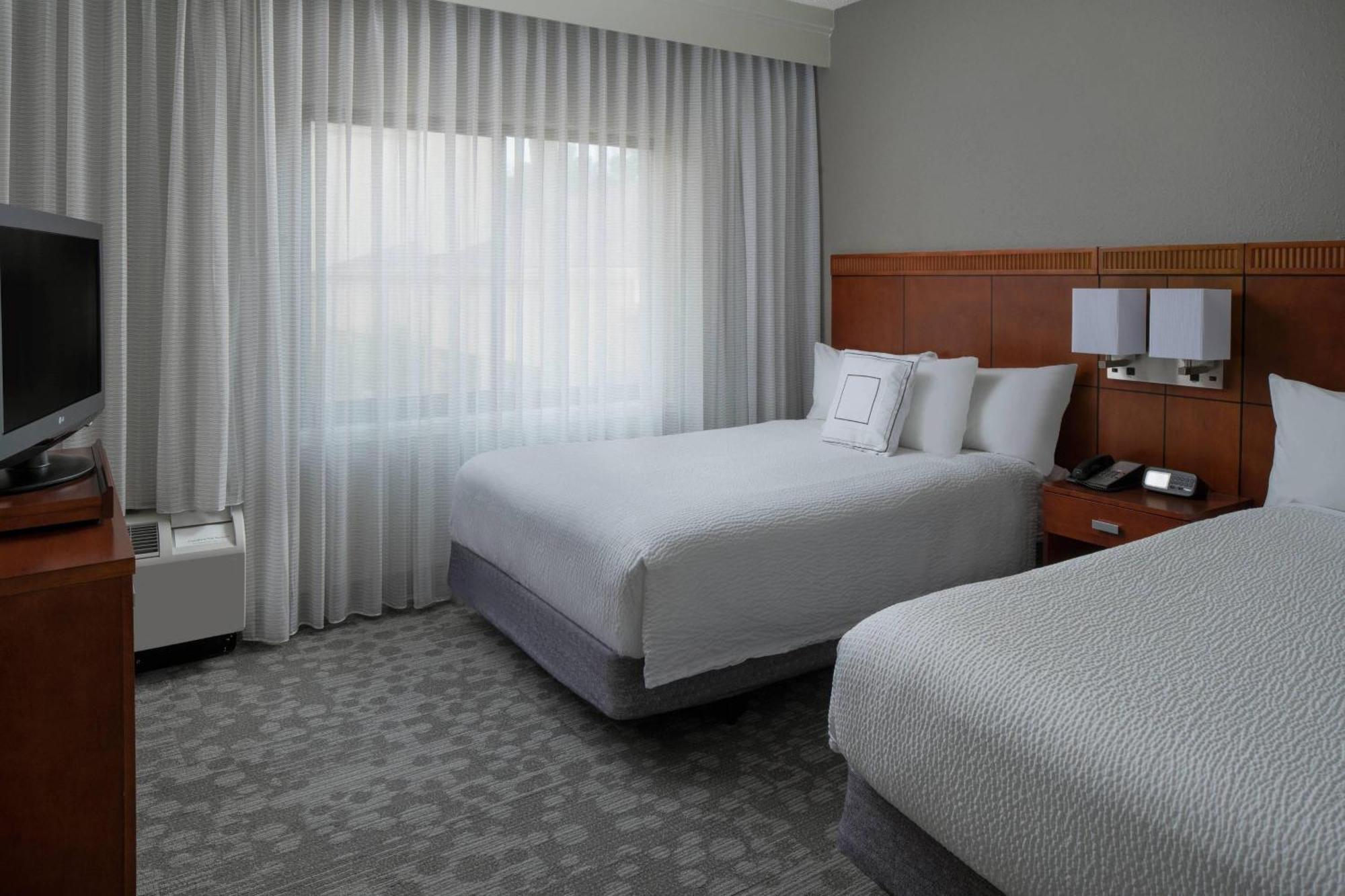 Courtyard By Marriott At The Mayo Clinic Campus/beaches 3*