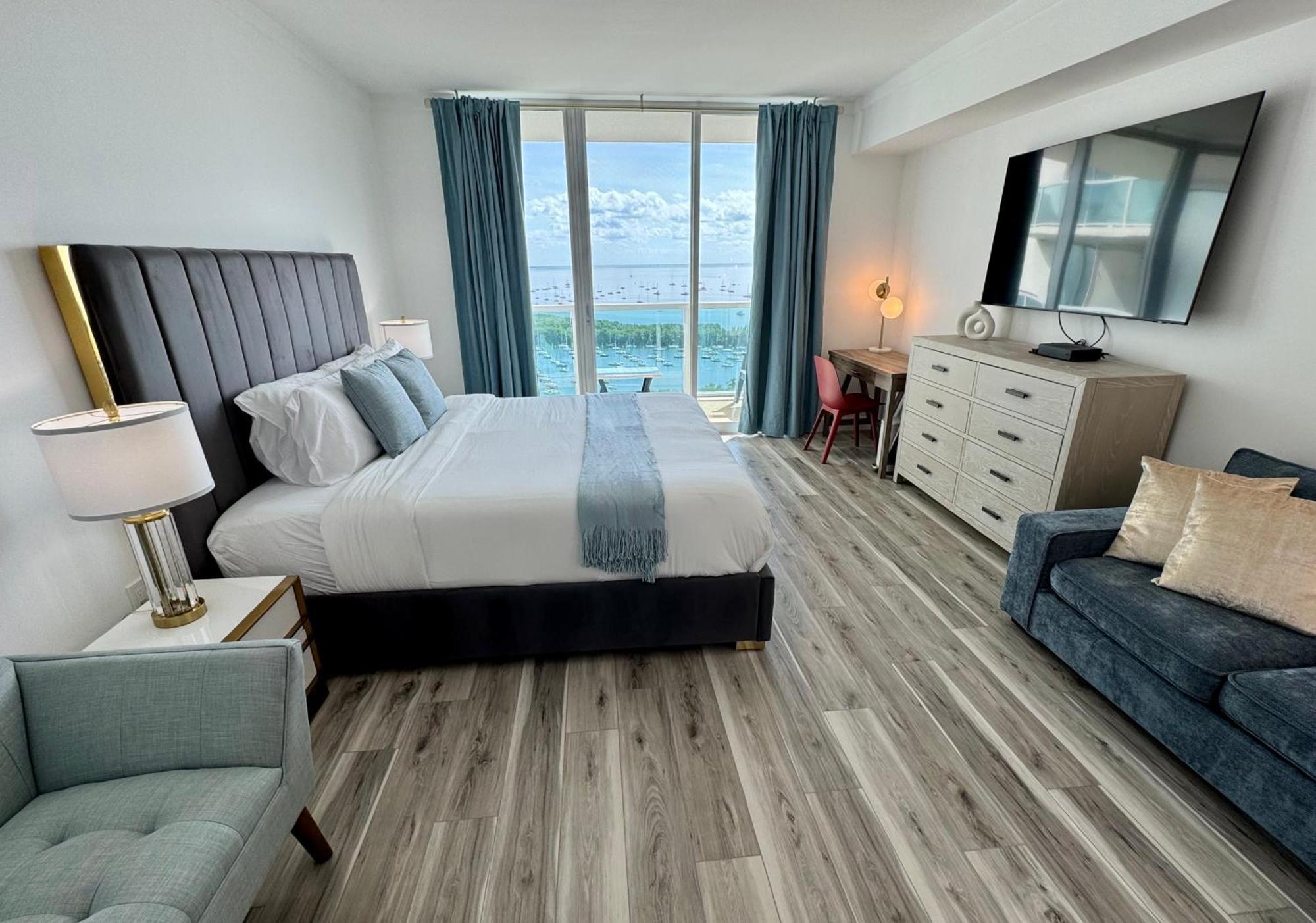 Balcony Ocean View ! Wifi - Pool - Gym - Parking *