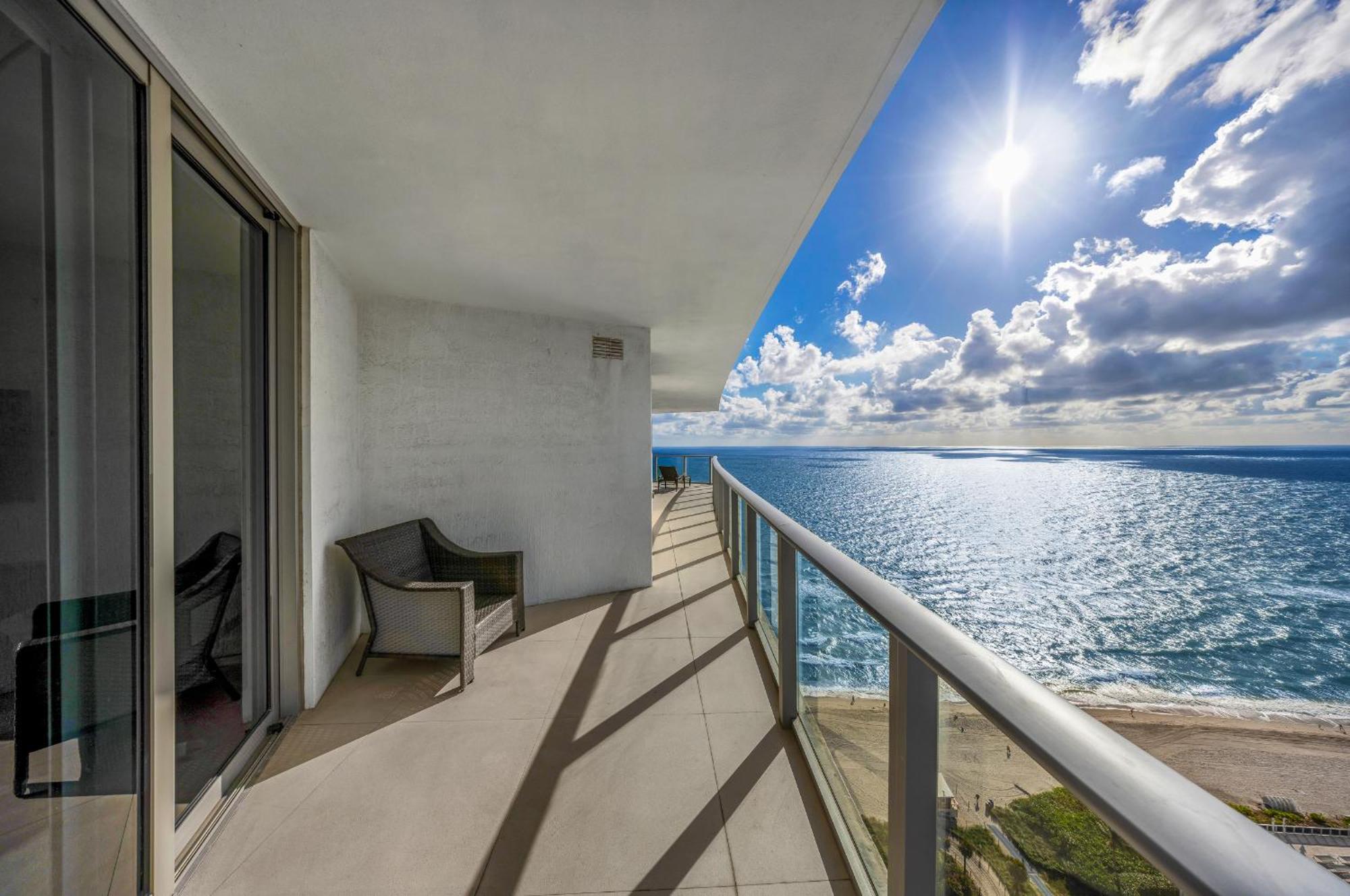 Stunning Beachfront 3-bedroom Corner