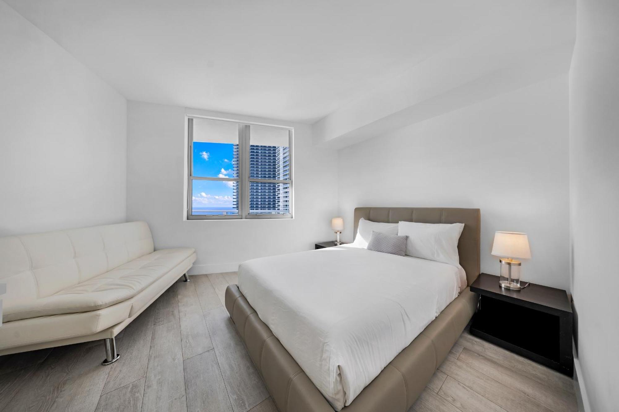 Stunning Beachfront 3-bedroom Corner Hollywood