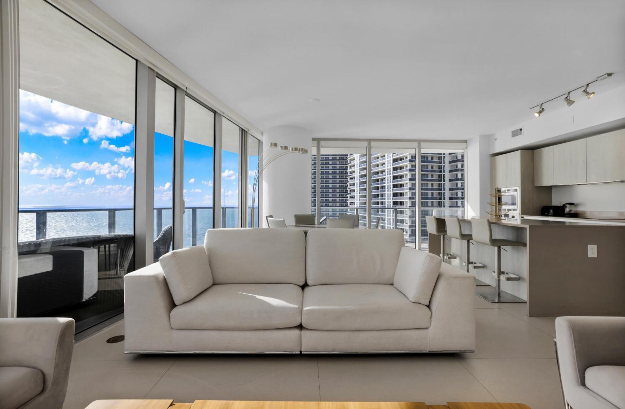 Stunning Beachfront 3-bedroom Corner
