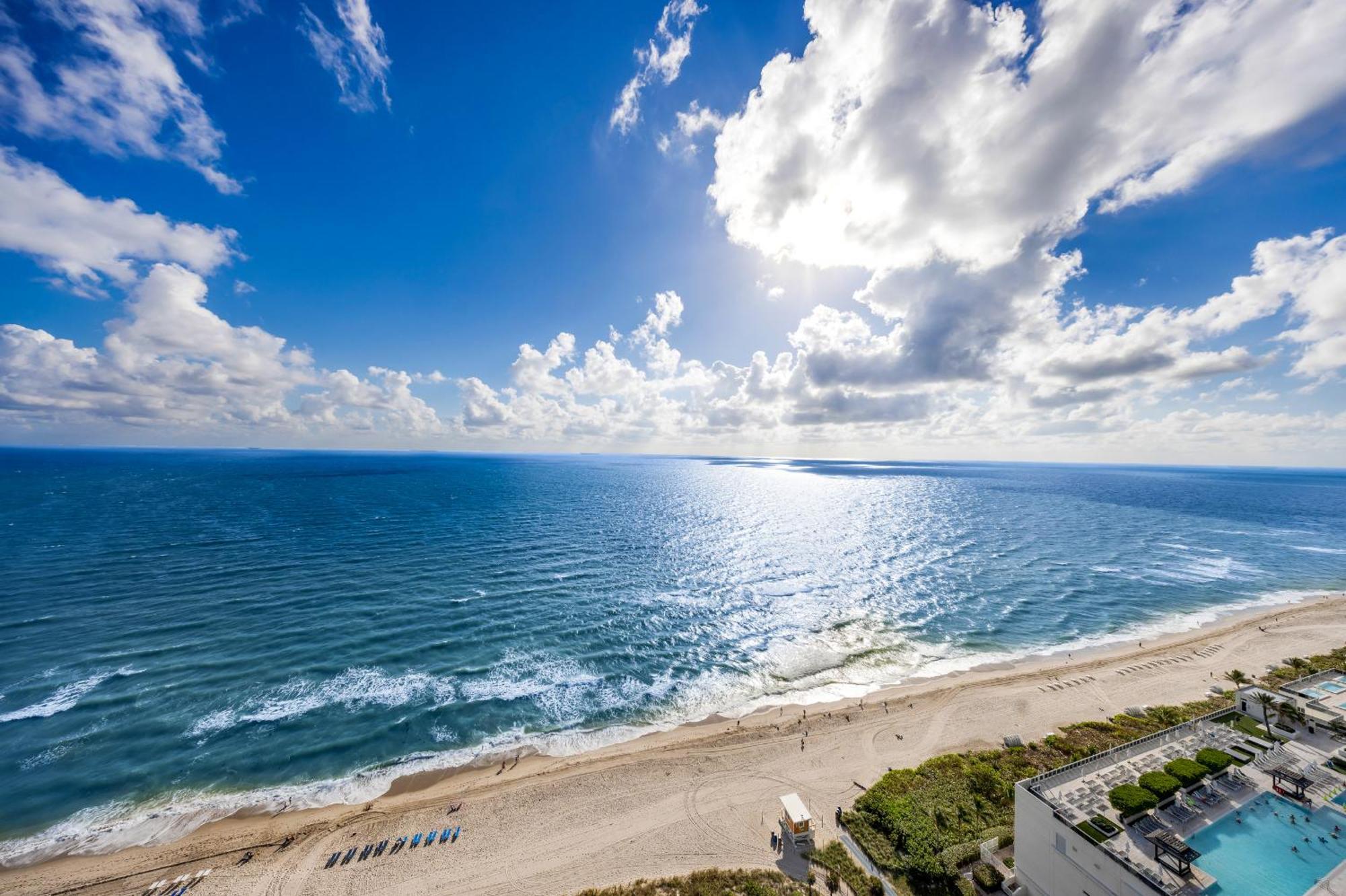 Stunning Beachfront 3-bedroom Corner Apartment