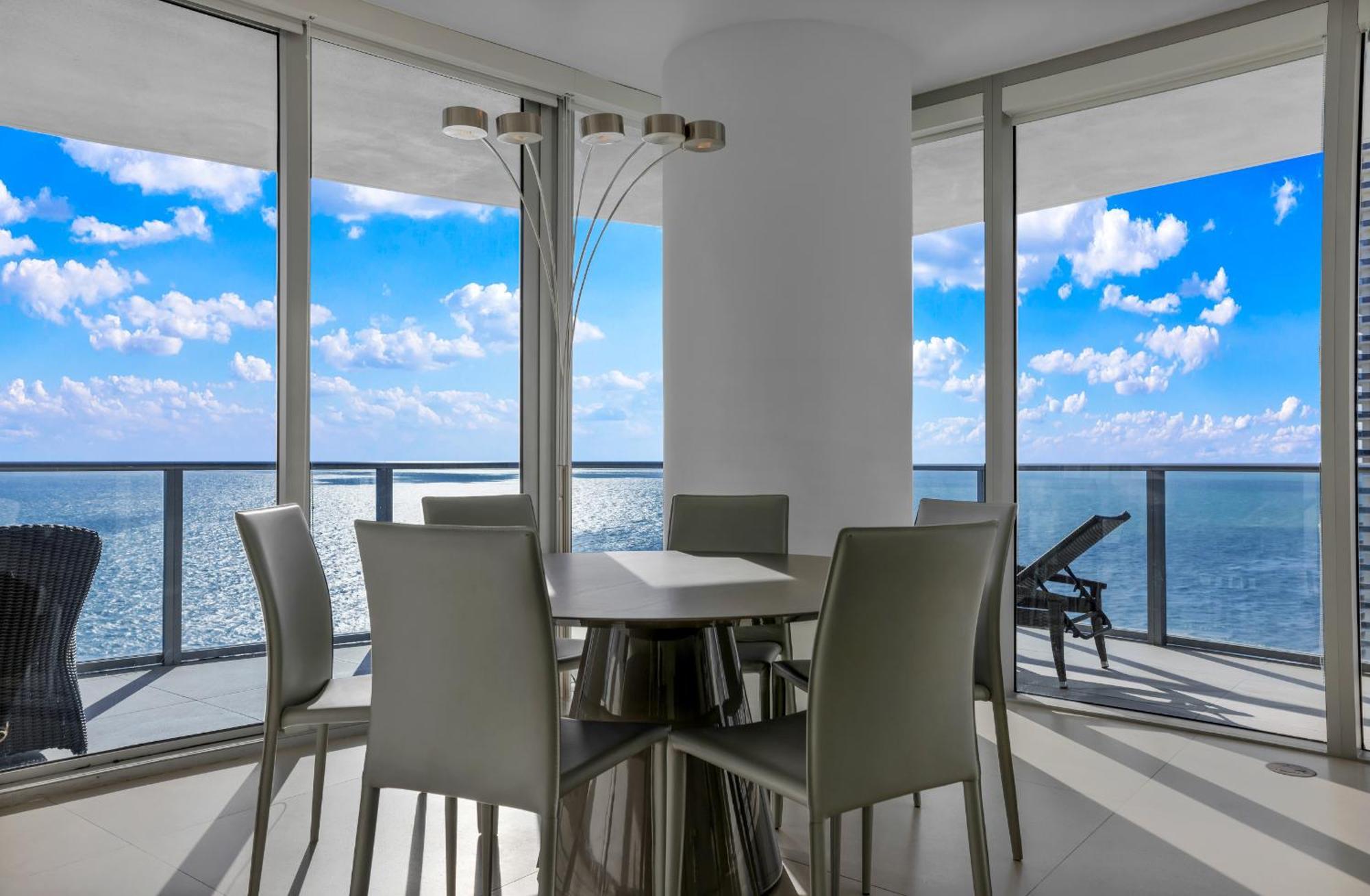 Stunning Beachfront 3-bedroom Corner