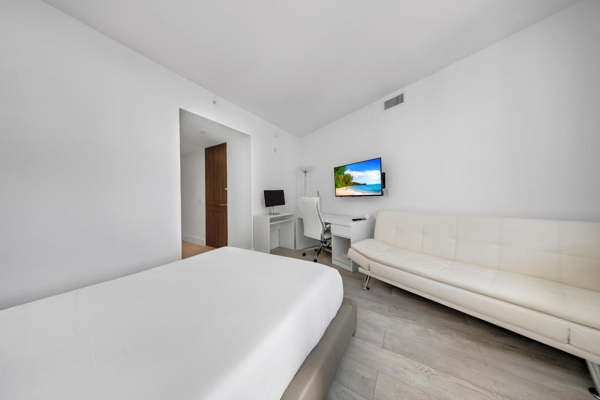 Apartment Stunning Beachfront 3-bedroom Corner *