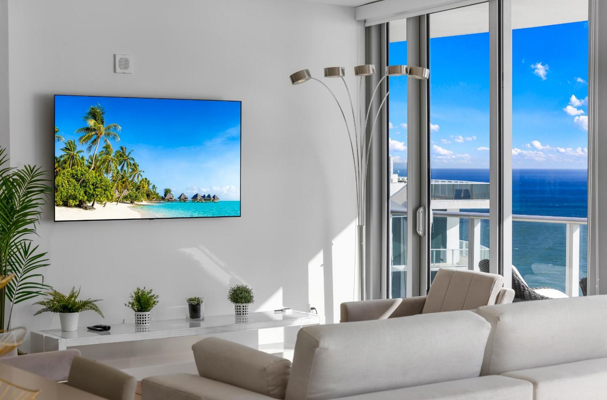 Stunning Beachfront 3-bedroom Corner Hollywood