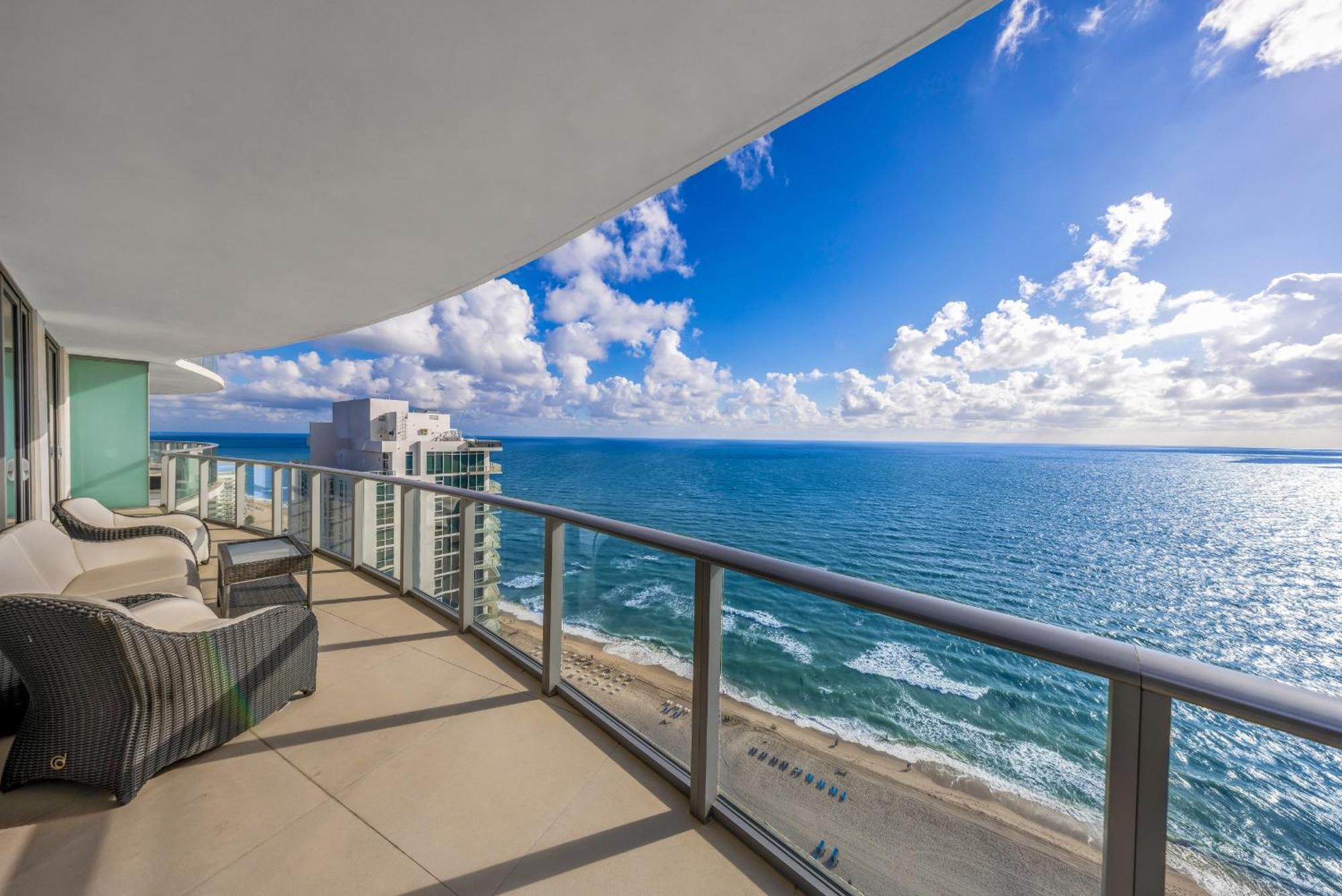 Stunning Beachfront 3-bedroom Corner Hollywood