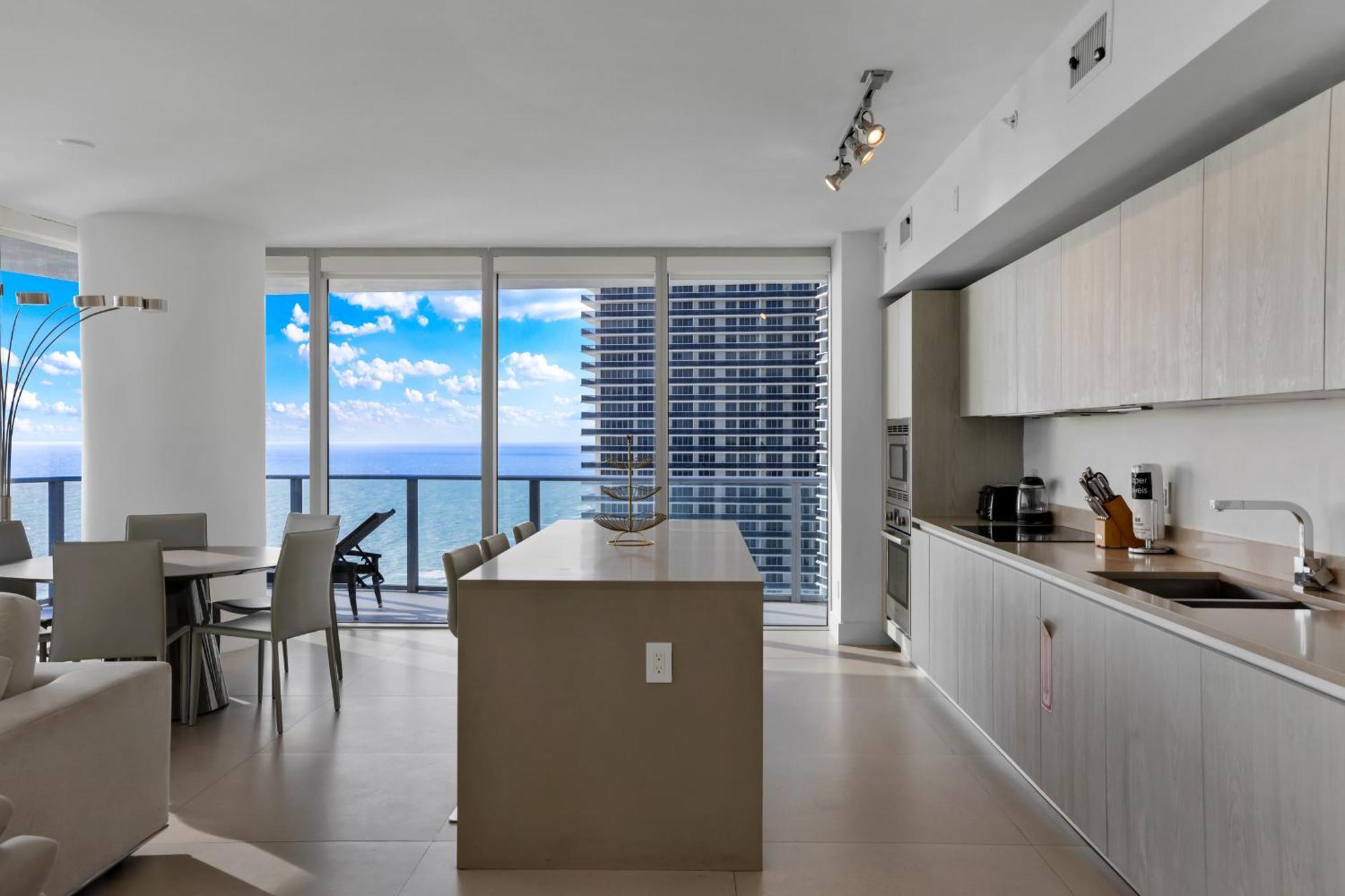 Stunning Beachfront 3-bedroom Corner Hollywood