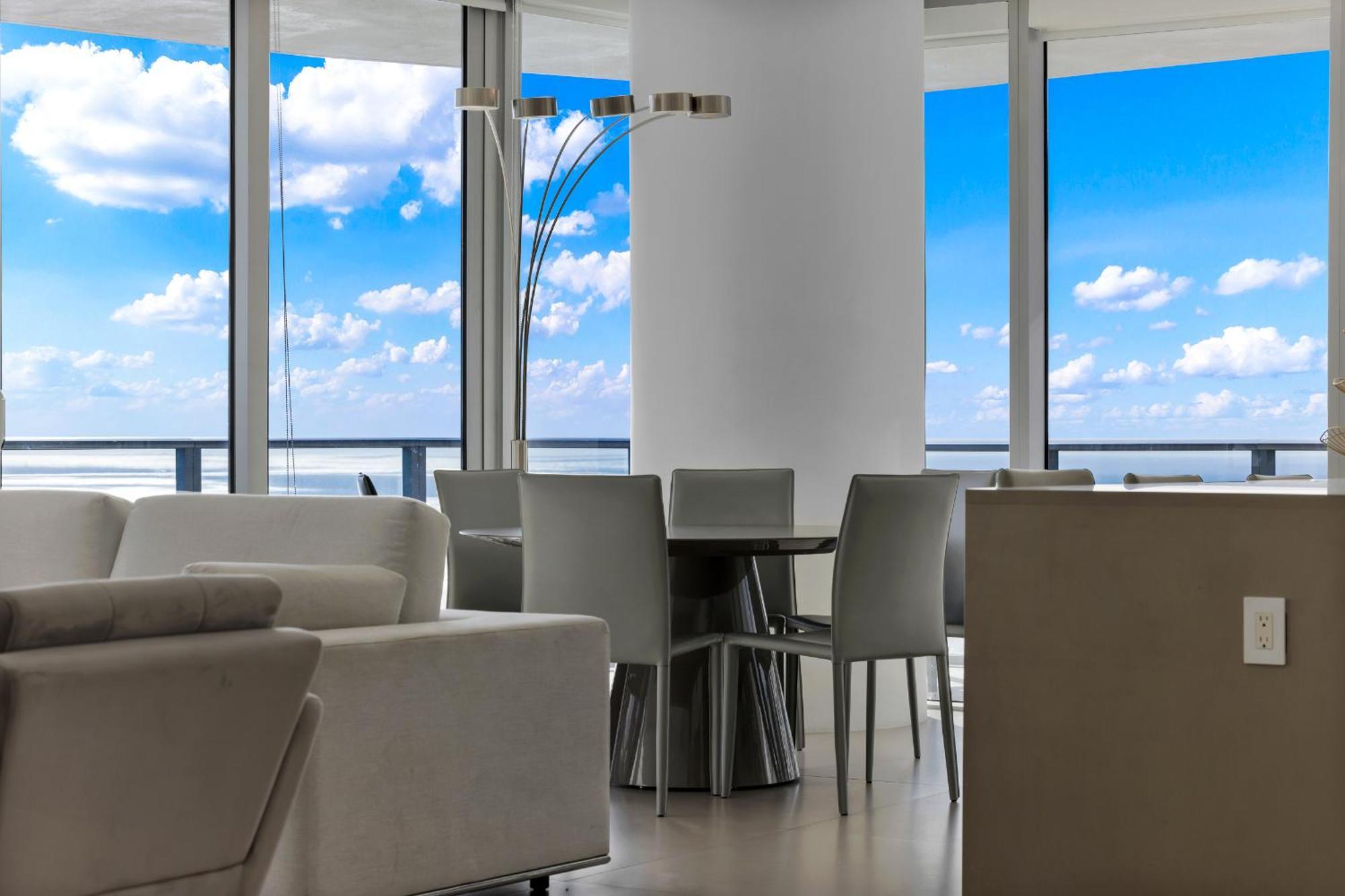 Stunning Beachfront 3-bedroom Corner Hollywood