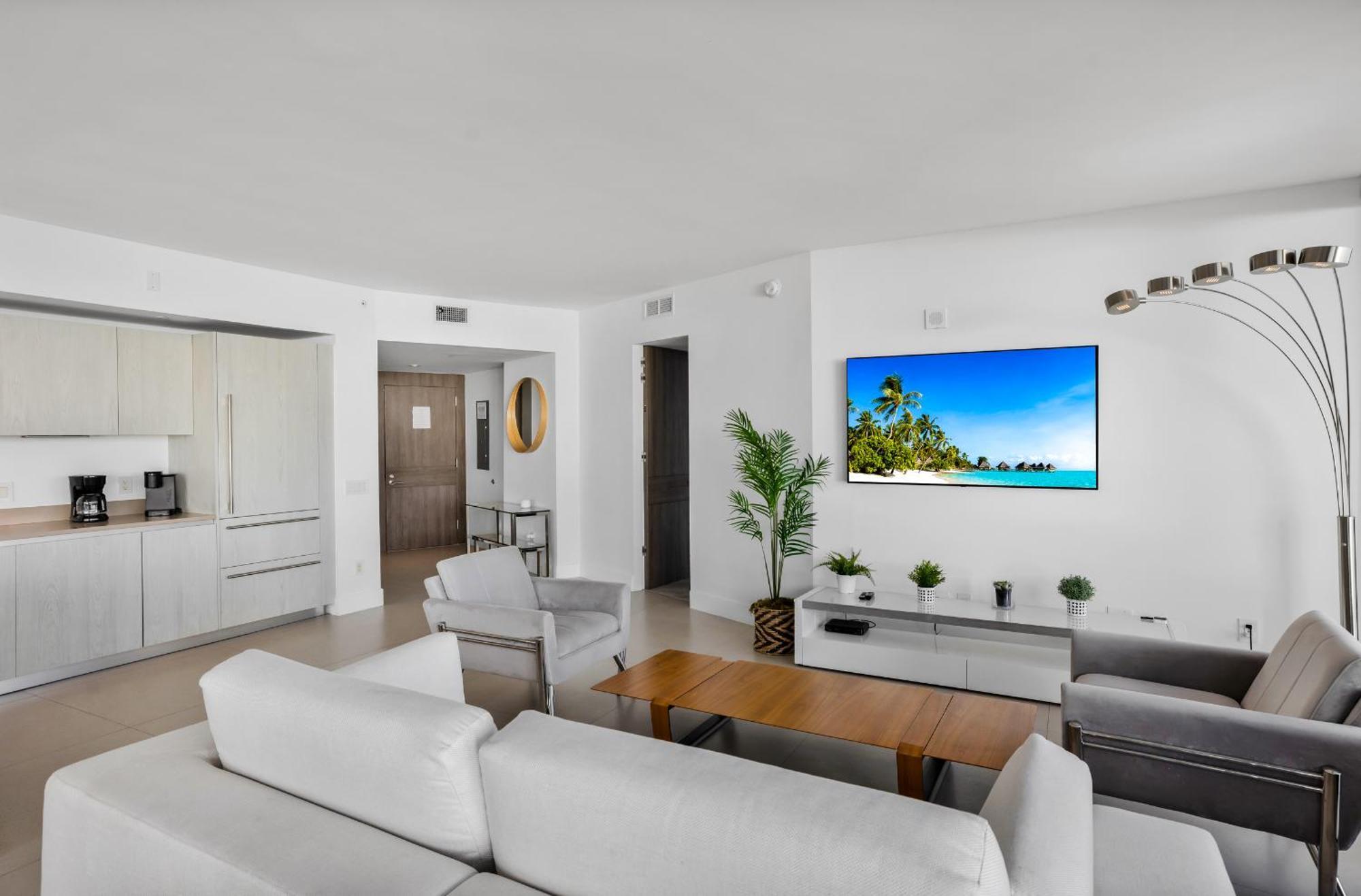 Apartment Stunning Beachfront 3-bedroom Corner *