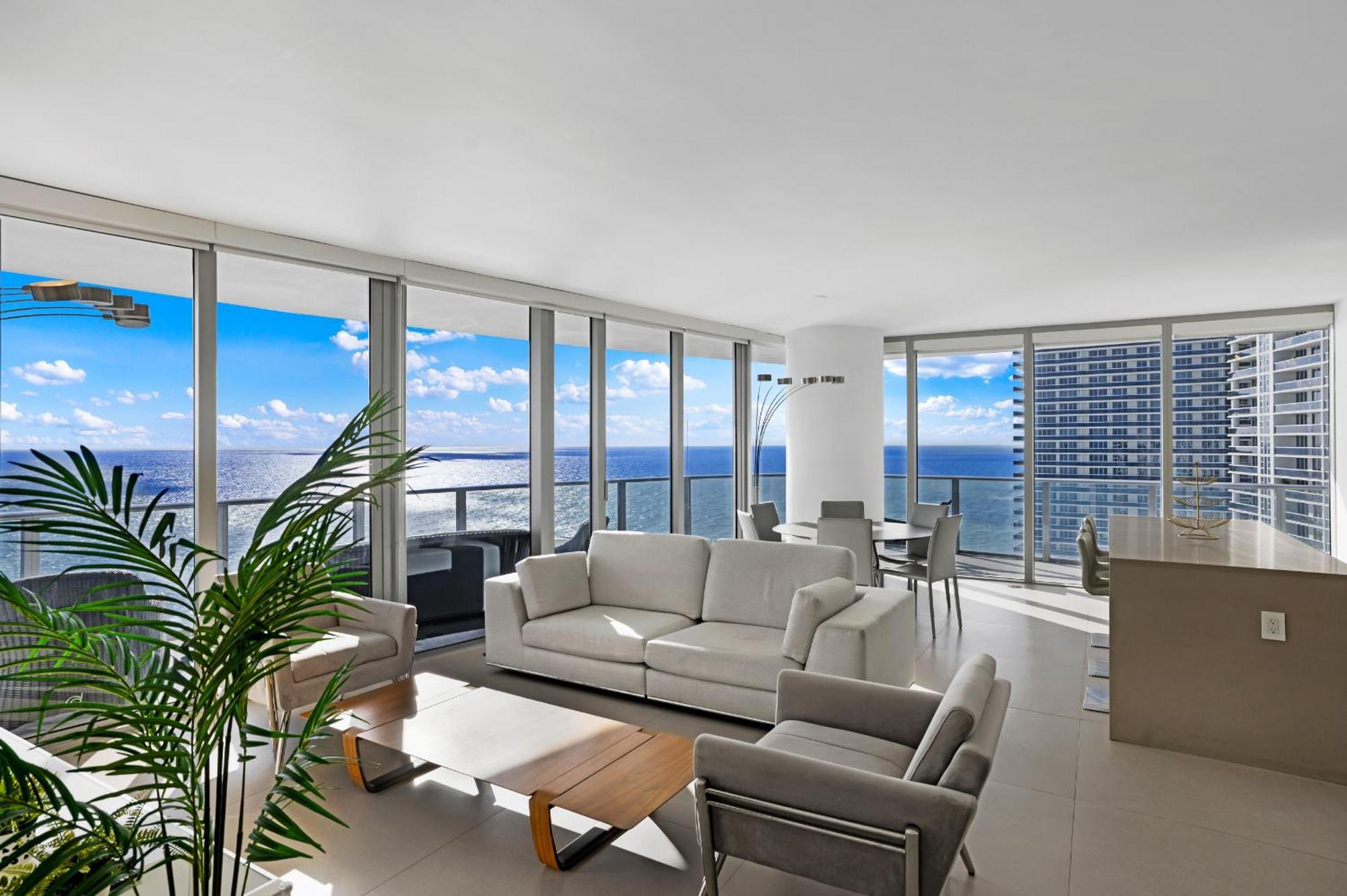 Stunning Beachfront 3-bedroom Corner Hollywood