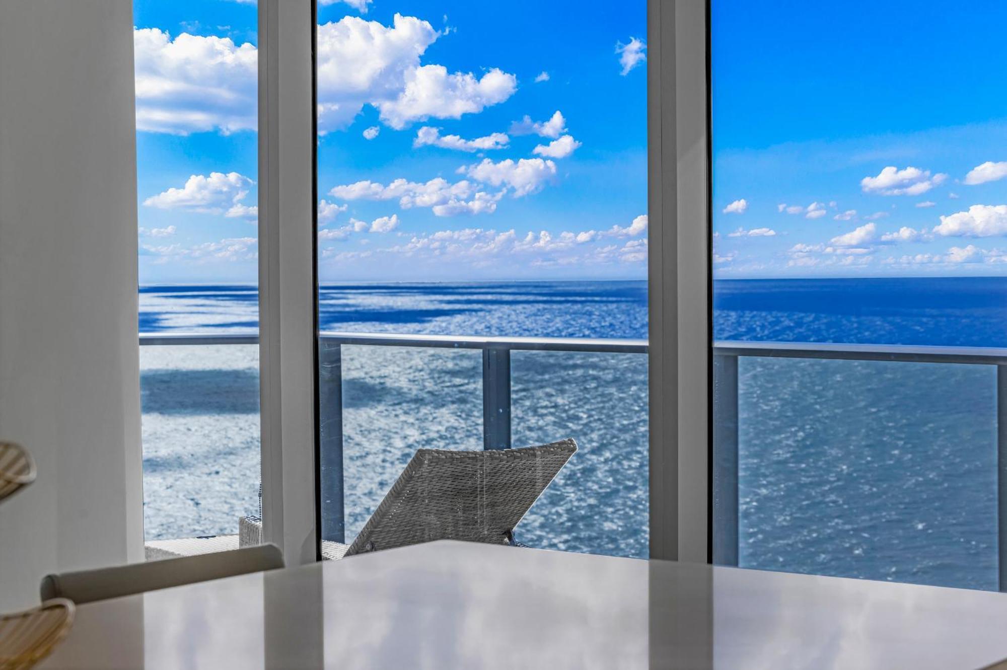 Stunning Beachfront 3-bedroom Corner Hollywood