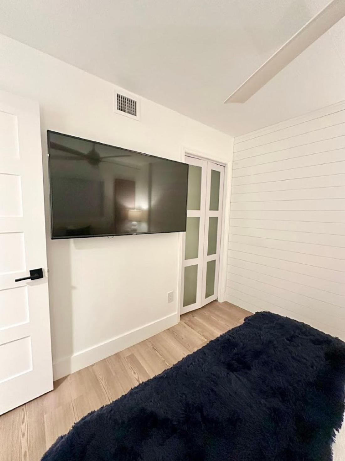 Apartment Seaside Serenity, Brand New 2 Bed 2 Bath Pool Area, Tennis Pickleball 2024 Remodel