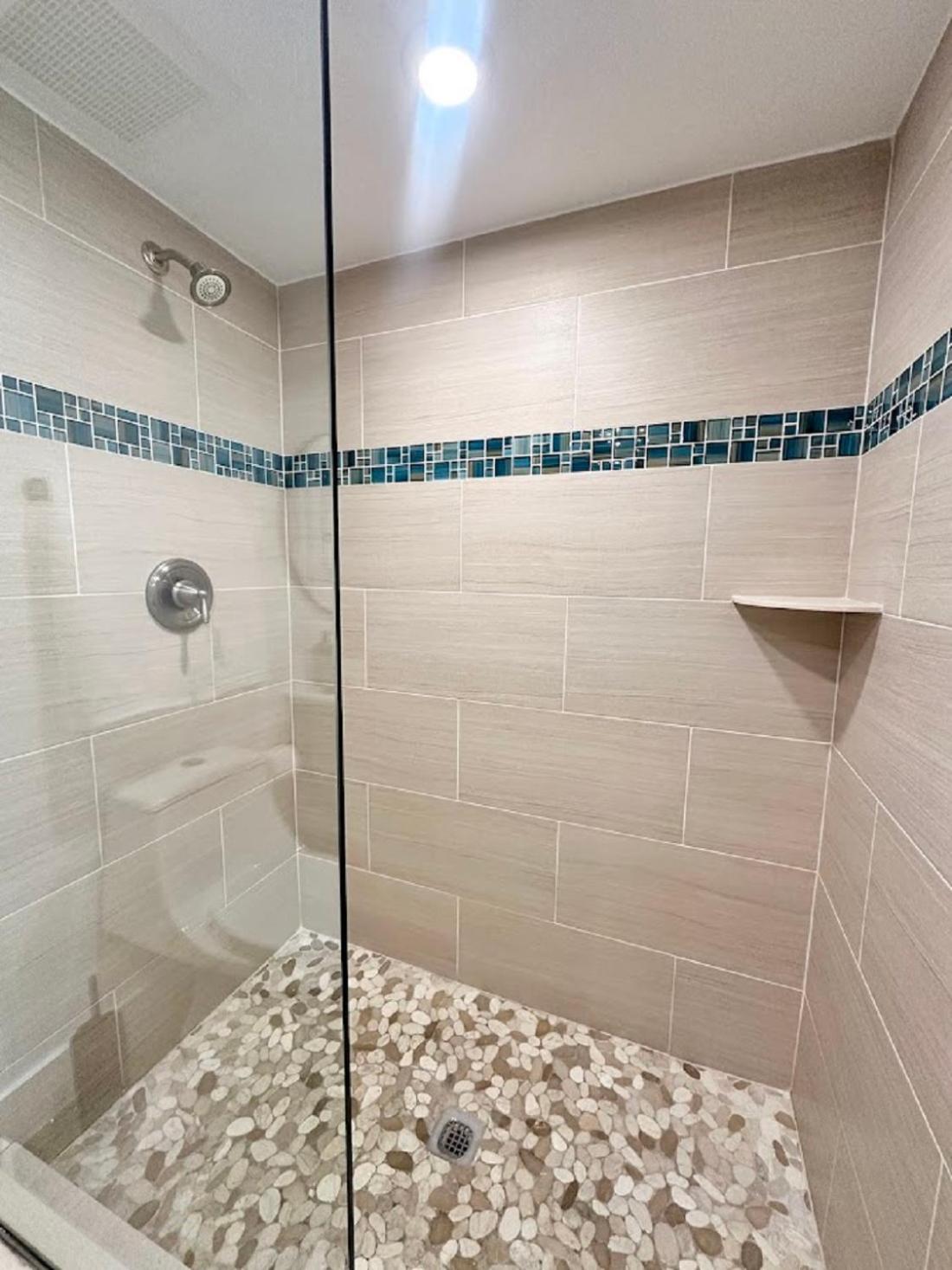 Seaside Serenity, Brand New 2 Bed 2 Bath Pool Area, Tennis Pickleball 2024 Remodel