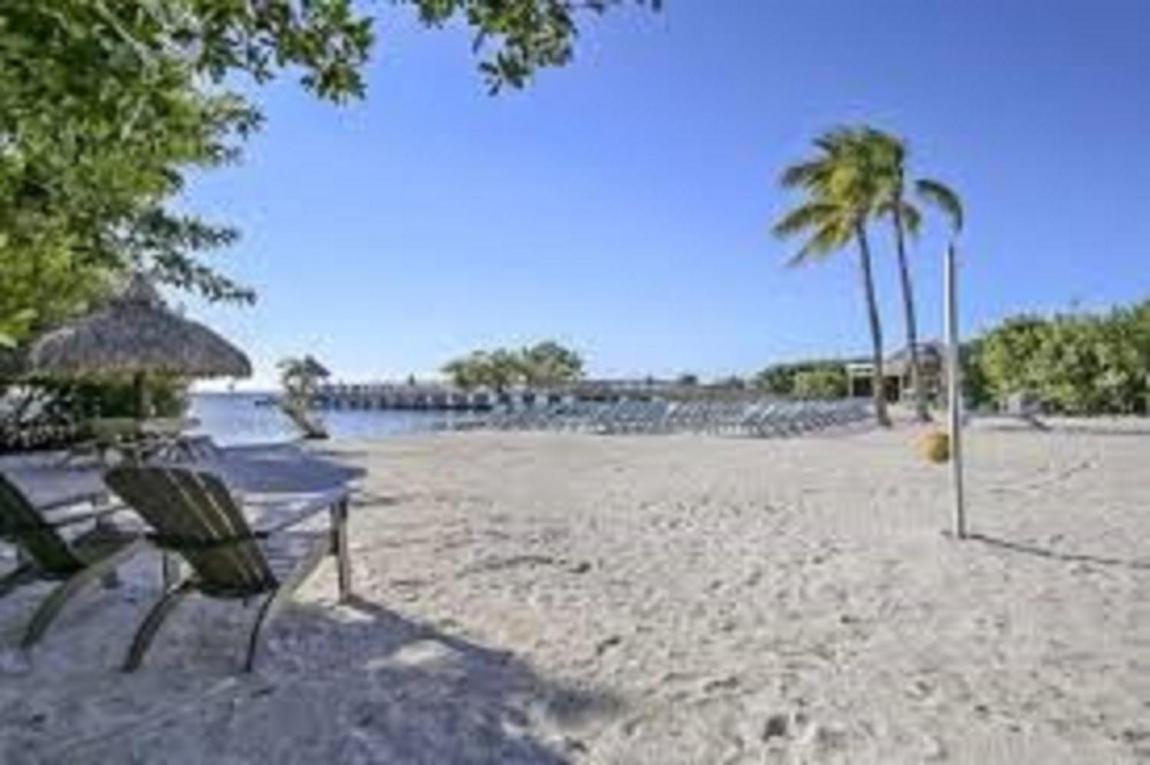 Seaside Serenity, Brand New 2 Bed 2 Bath Pool Area, Tennis Pickleball 2024 Remodel Apartment *