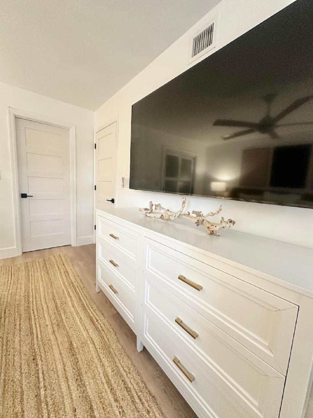 Seaside Serenity, Brand New 2 Bed 2 Bath Pool Area, Tennis Pickleball 2024 Remodel Tavernier