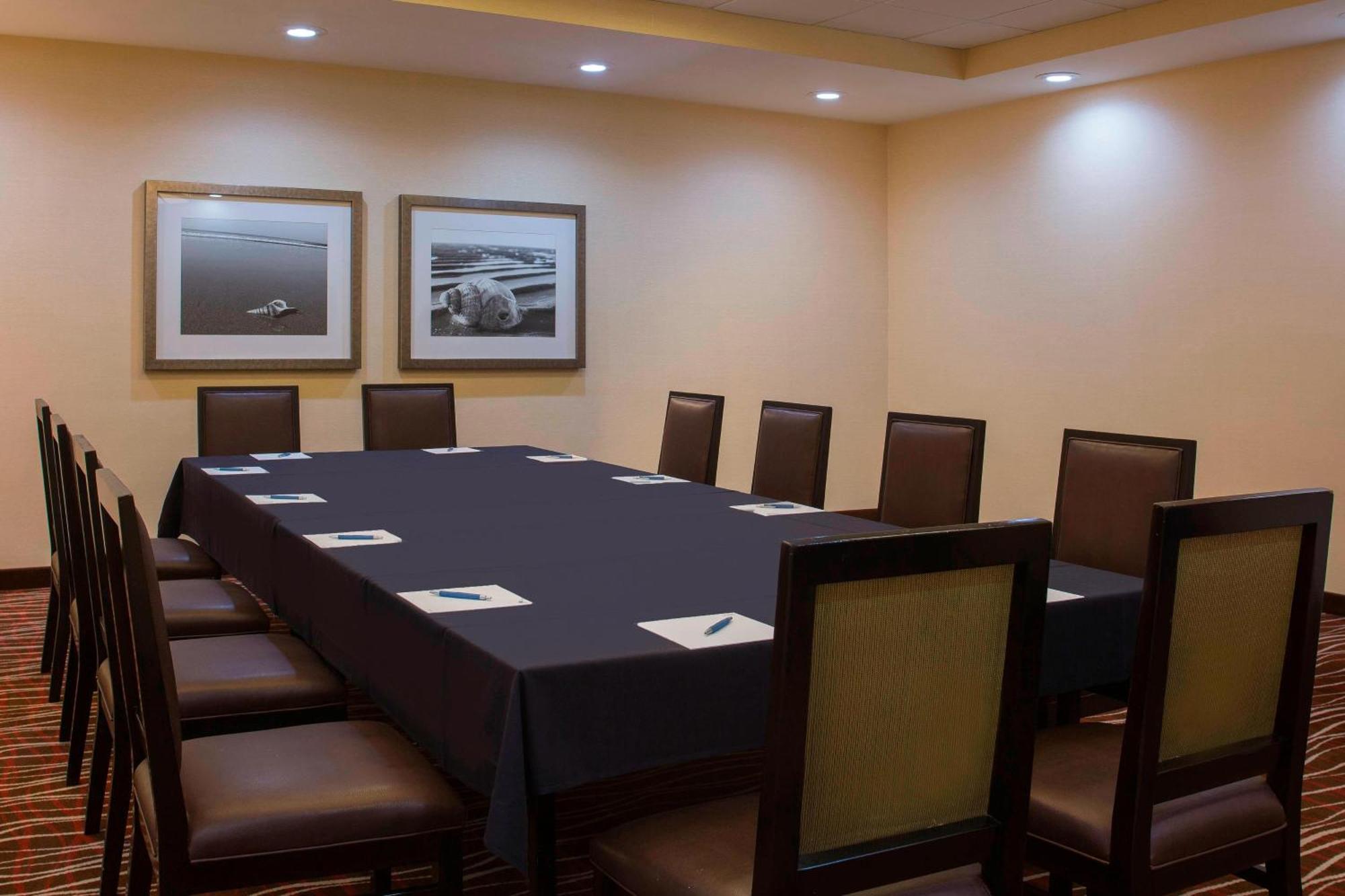 Four Points By Sheraton Airport Westshore Hotel 3*