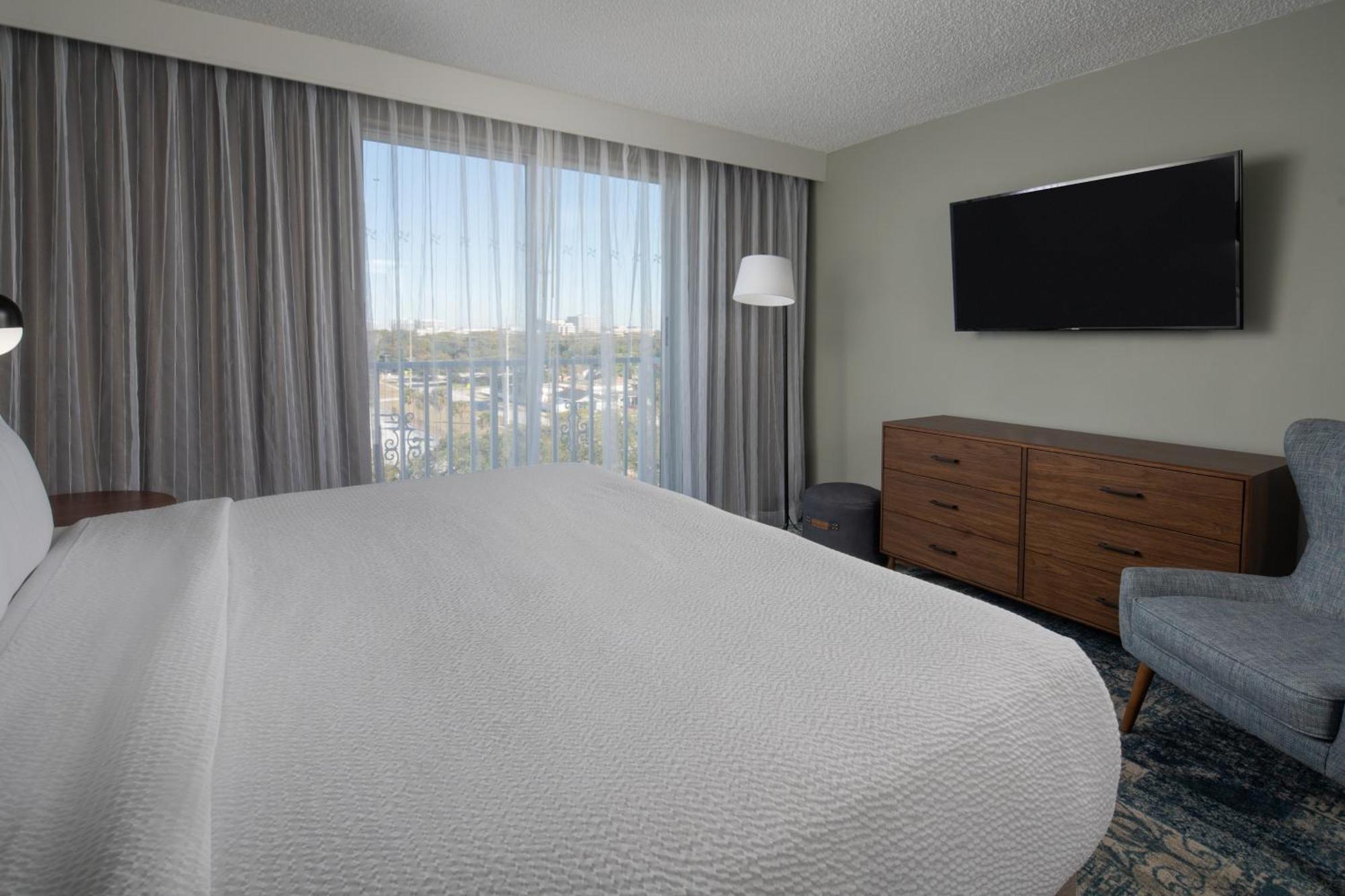 Four Points By Sheraton Airport Westshore Hotel