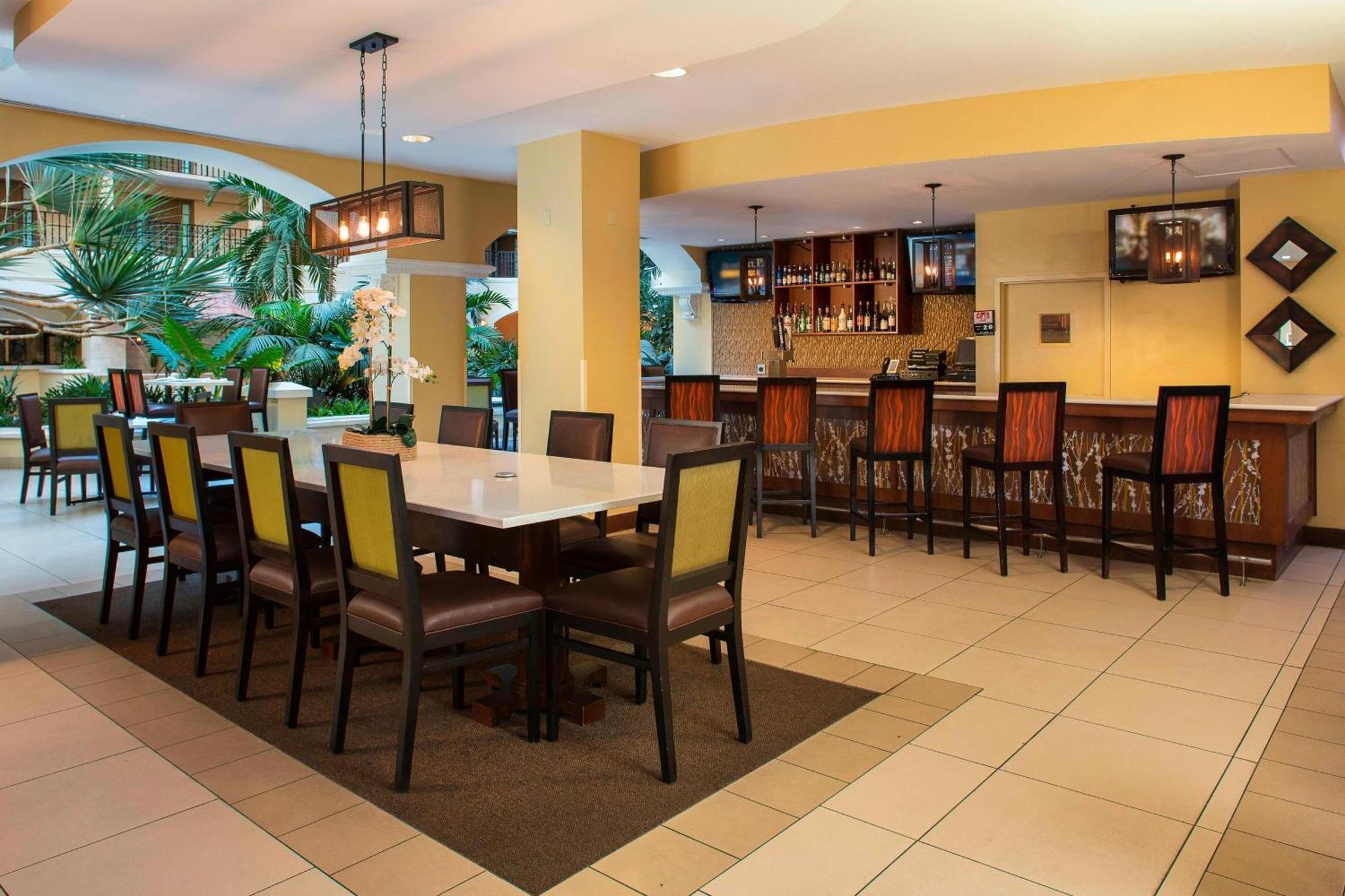 Four Points By Sheraton Airport Westshore Hotel 3*