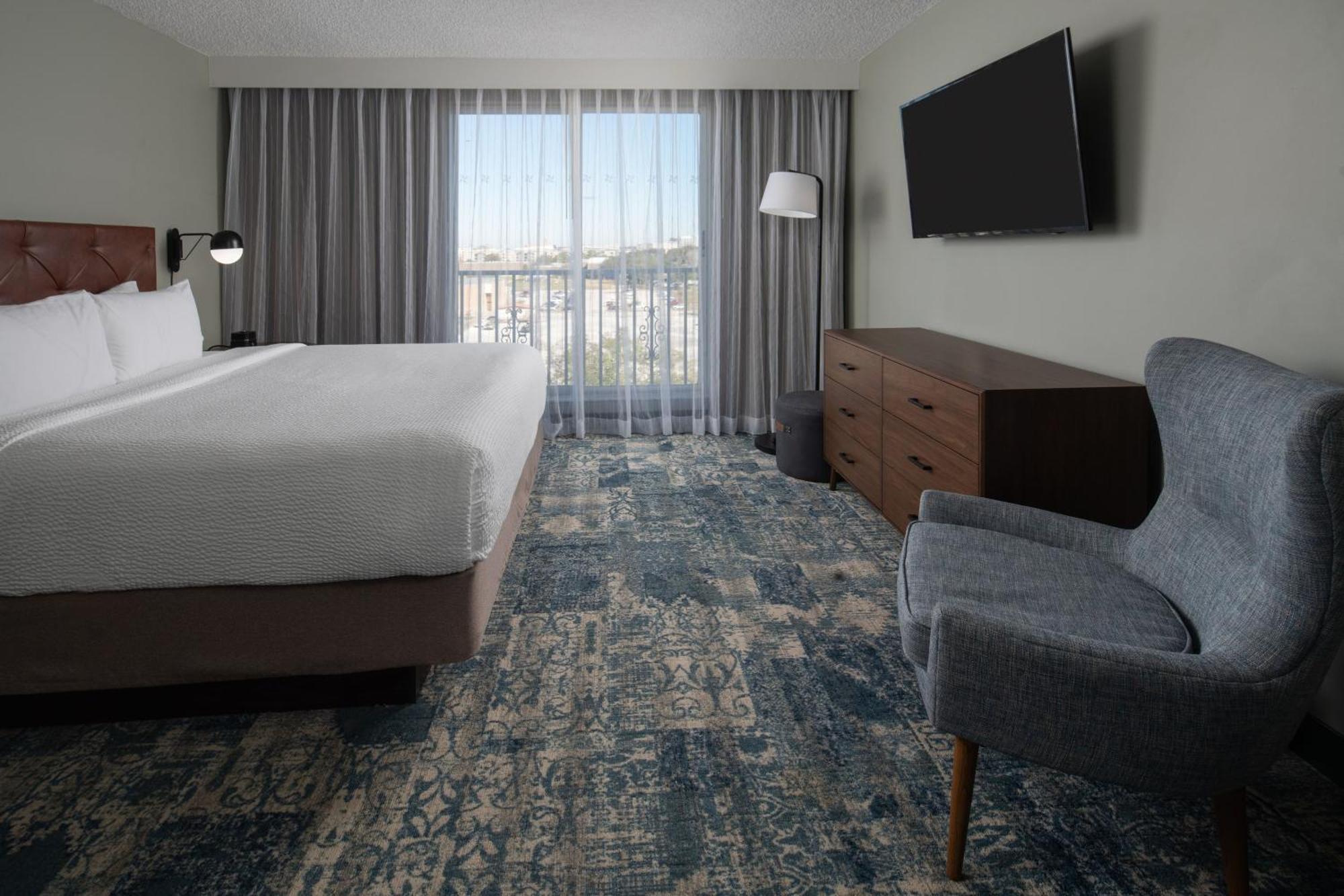Four Points By Sheraton Airport Westshore Hotel