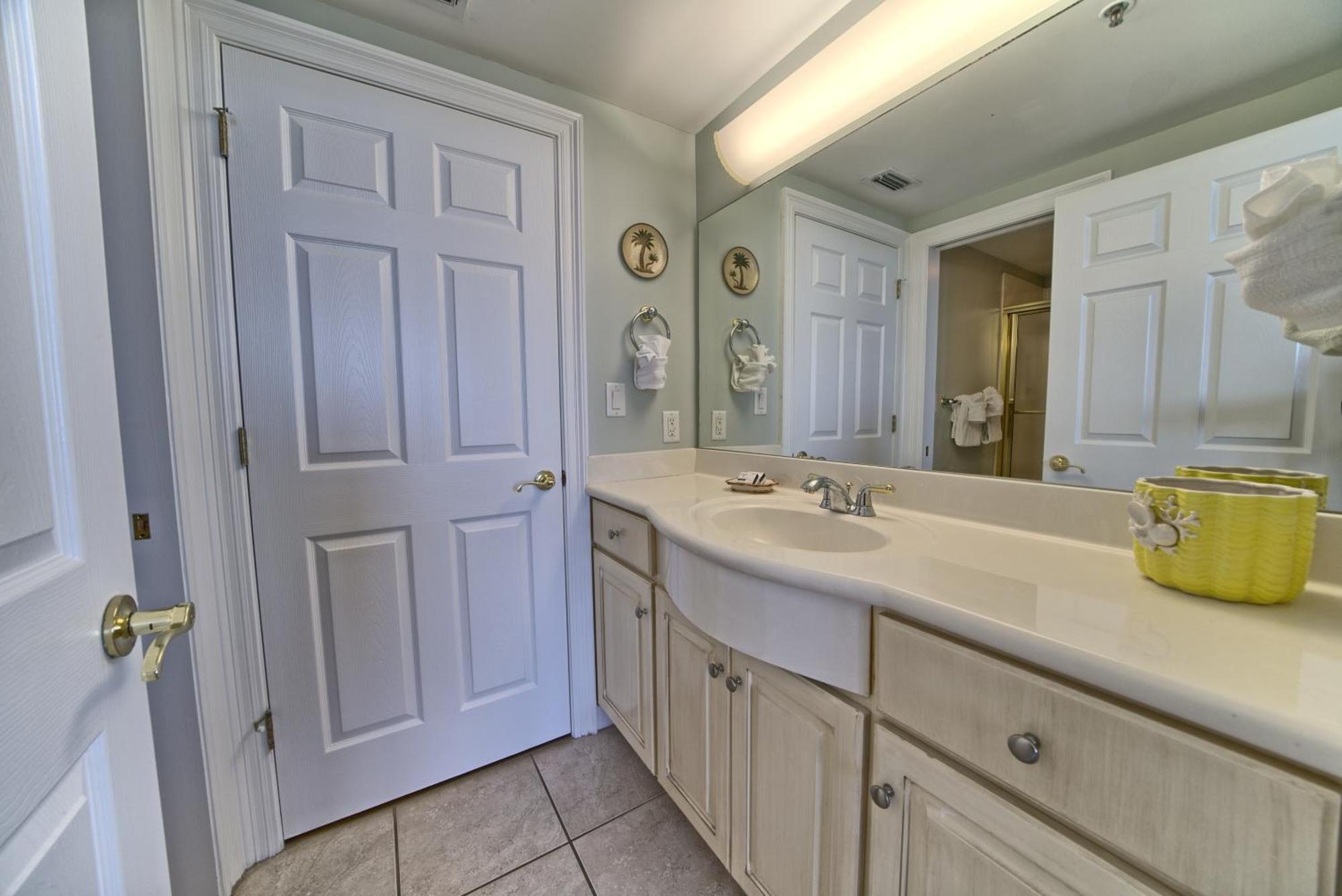 Tropical Gulf Front With Picnic Area & Grills - Unit 0802 Apartment