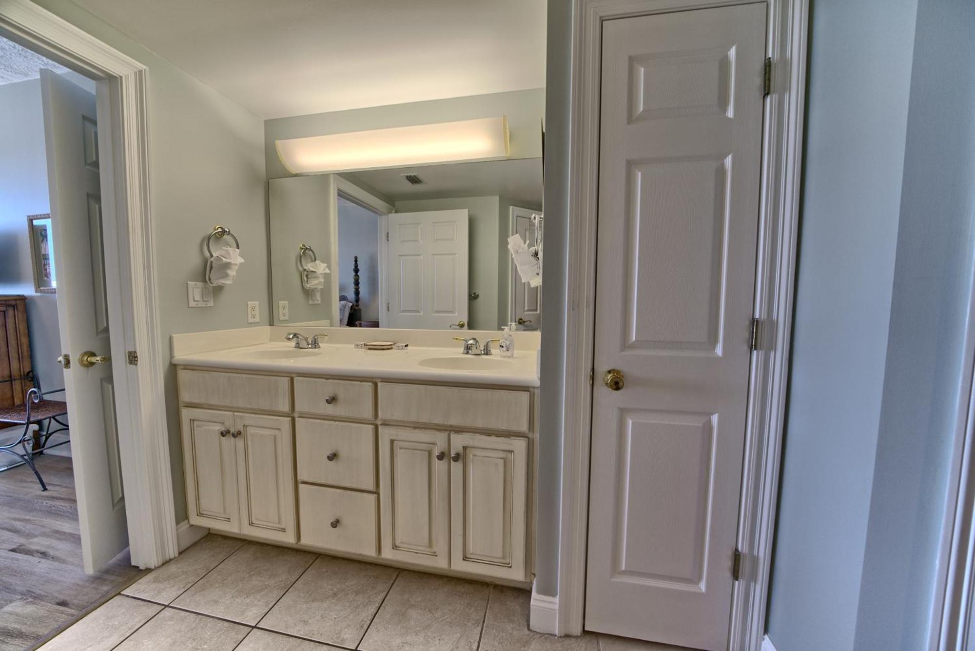 Apartment Tropical Gulf Front With Picnic Area & Grills - Unit 0802