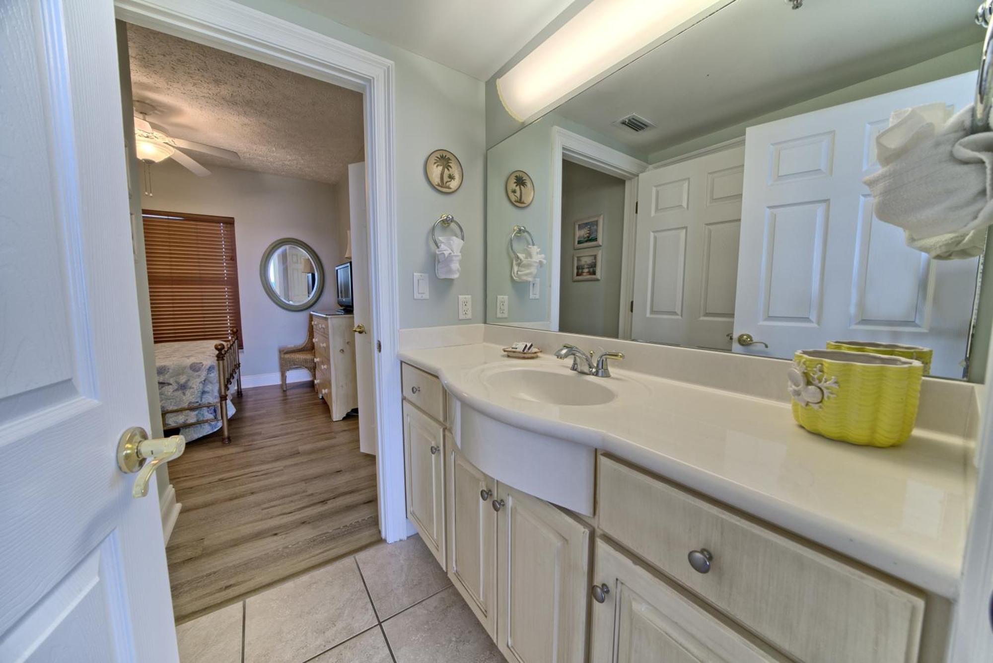 Tropical Gulf Front With Picnic Area & Grills - Unit 0802 Apartment Panama City Beach