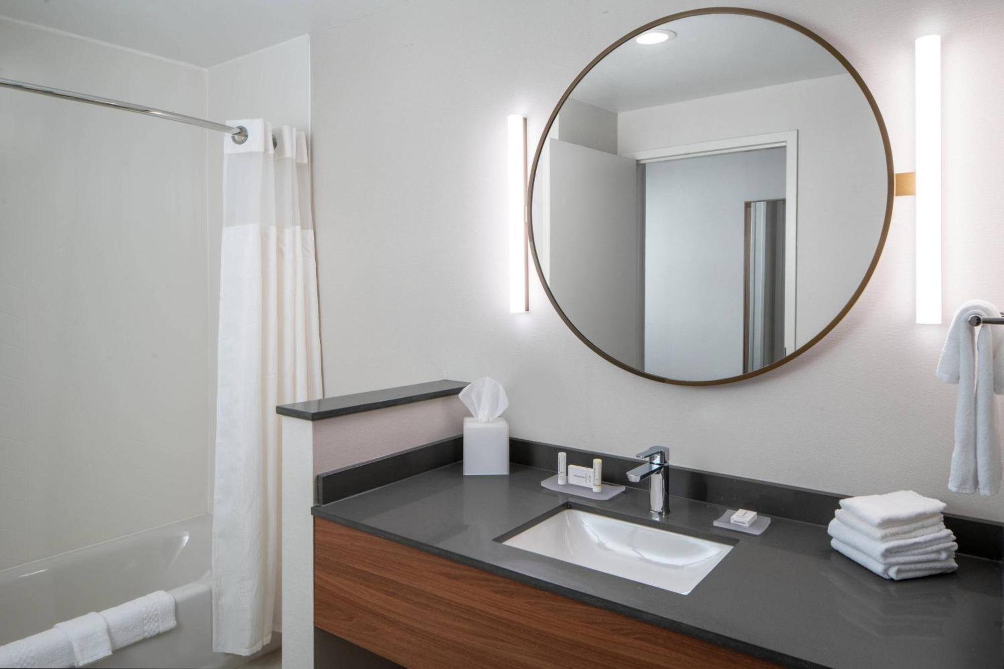 Fairfield By Marriott & Pensacola Pine Forest Hotel