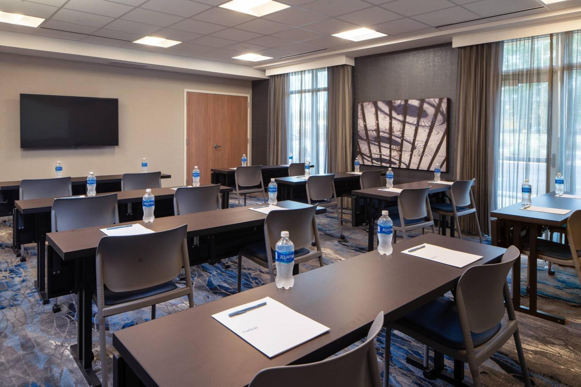 Fairfield By Marriott & Pine Forest Hotel 3*