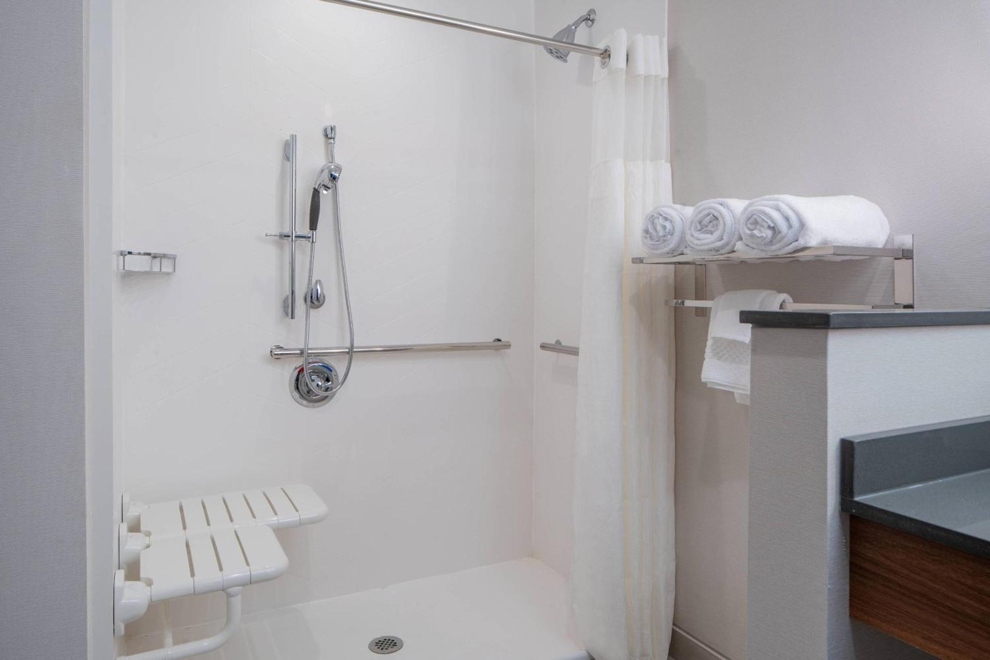 Fairfield By Marriott & Pine Forest Hotel Pensacola