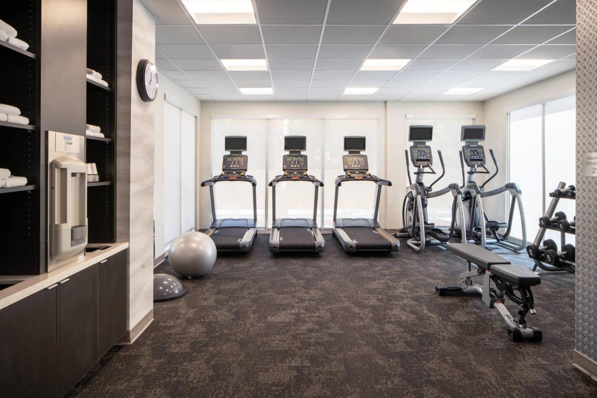 Fairfield By Marriott & Pine Forest Hotel