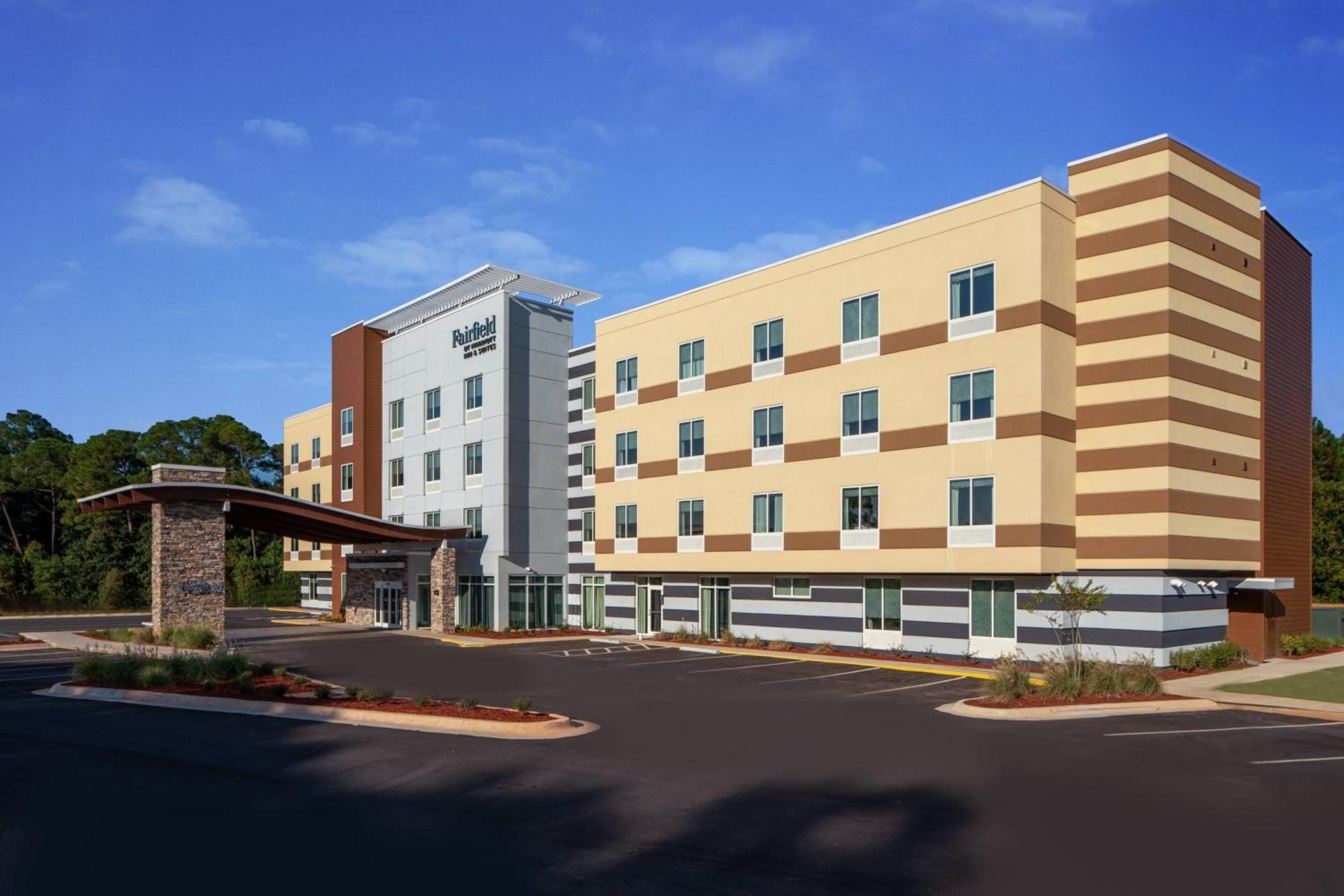 Fairfield By Marriott & Pine Forest Hotel