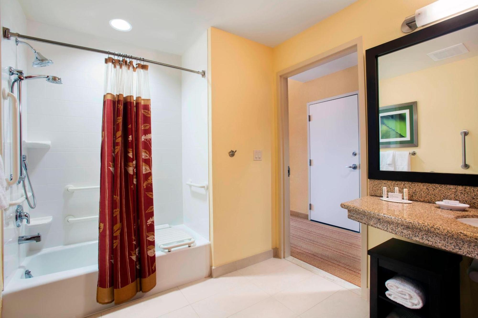 Courtyard By Marriott Miami Hotel 4*