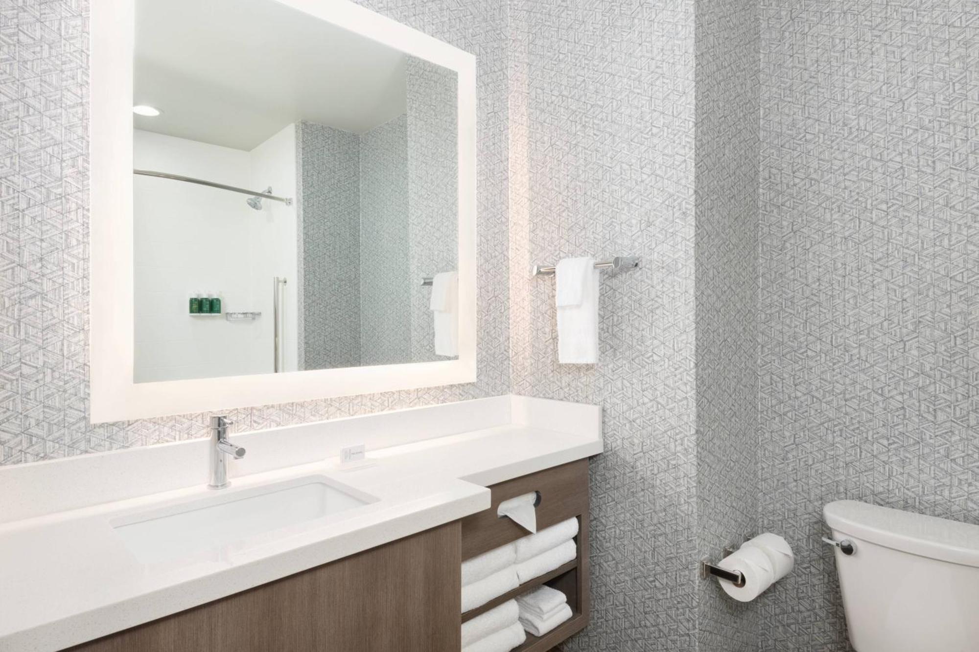 Springhill By Marriott Panama Beachfront Hotel 3*