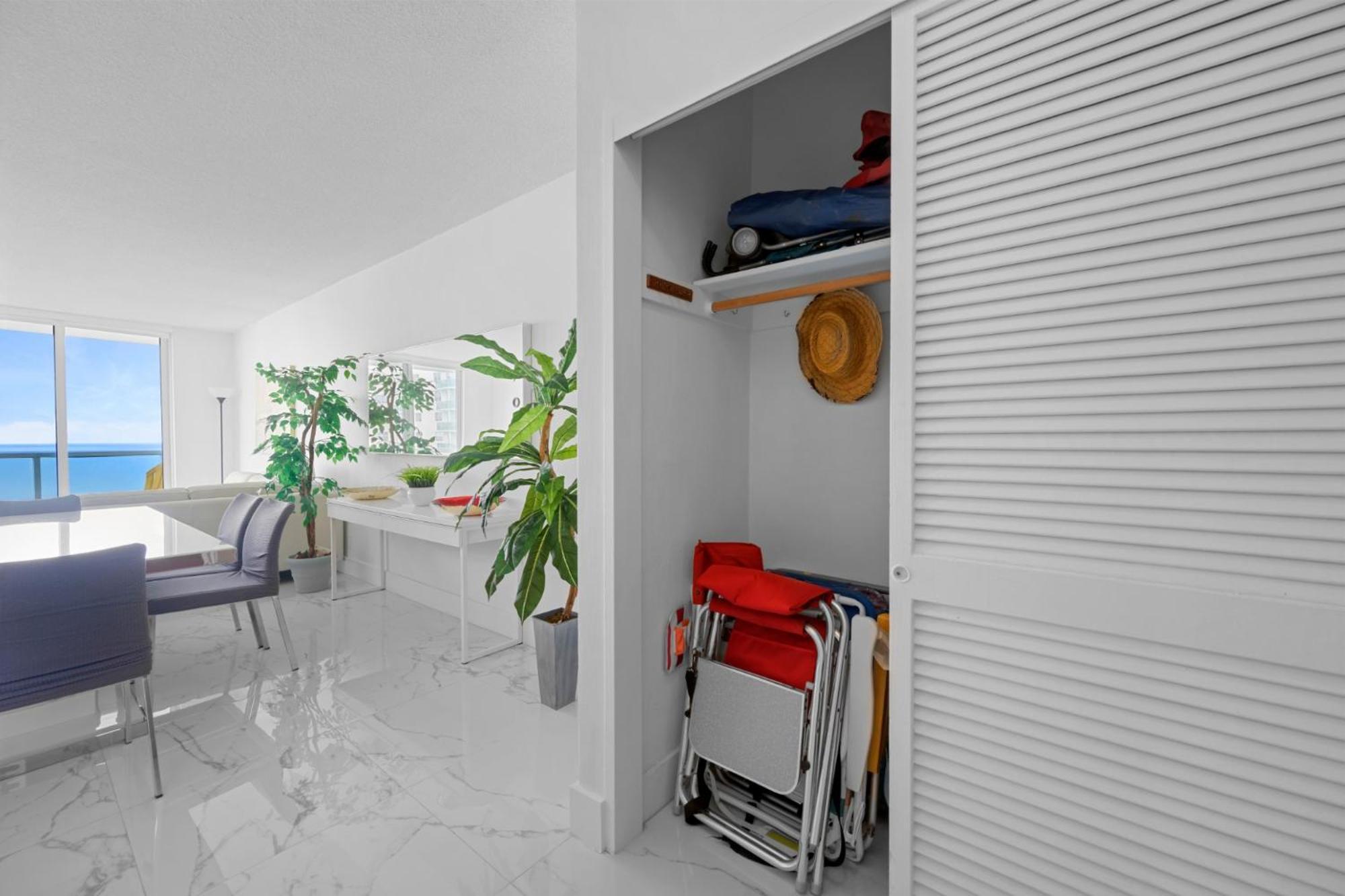 Luxury 2br Beachfront Condo, Sea Views & Balcony Hollywood