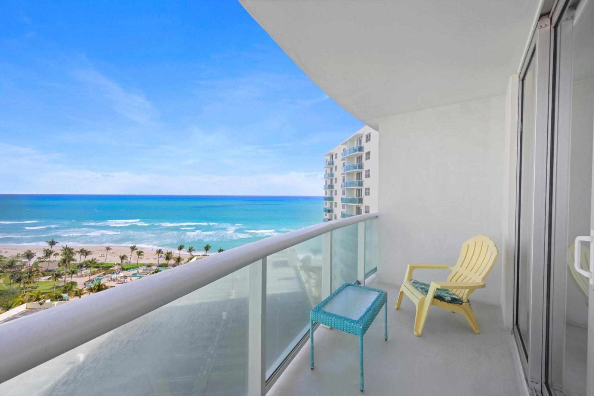 Luxury 2br Beachfront Condo, Sea Views & Balcony