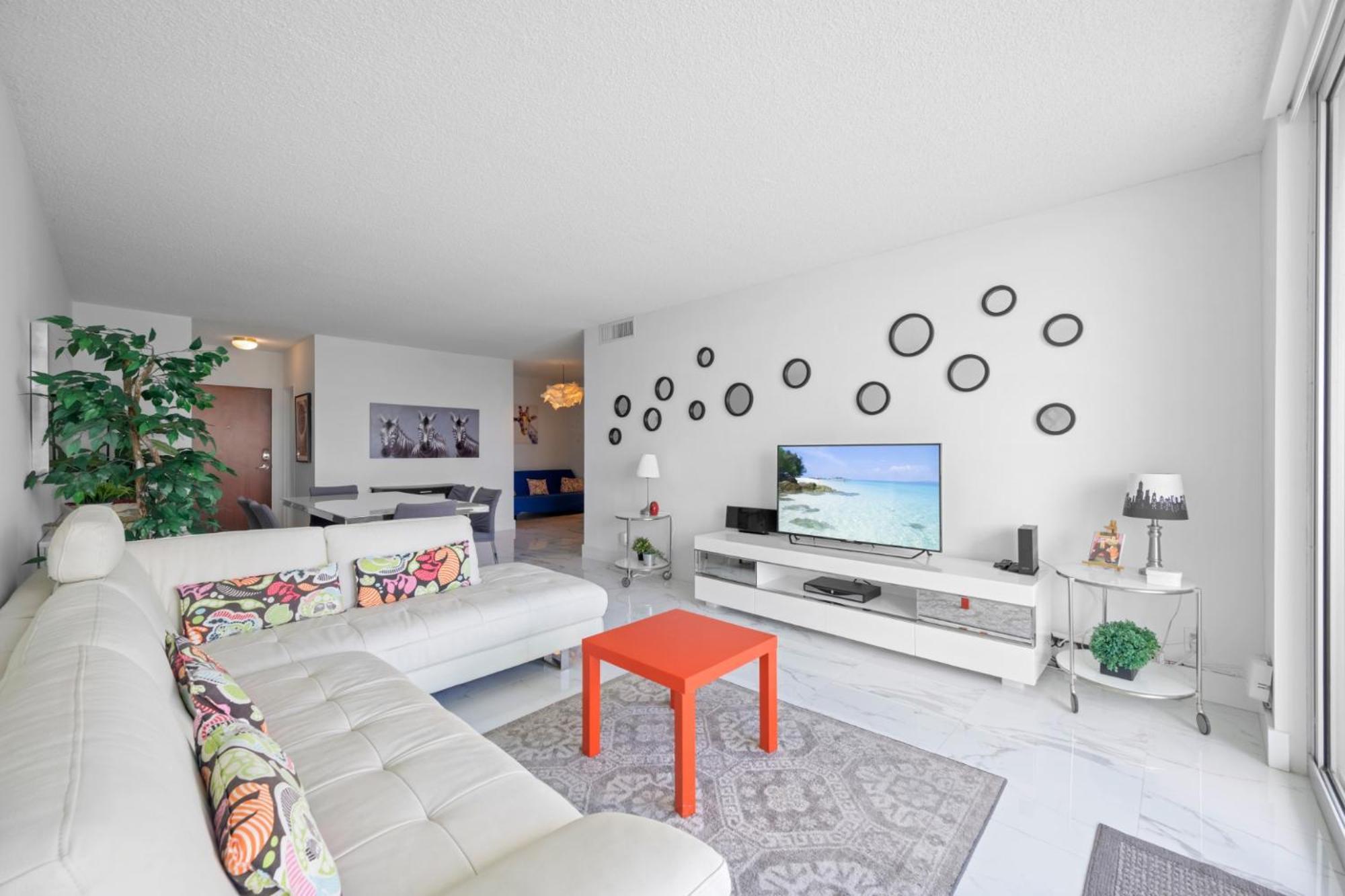 Luxury 2br Beachfront Condo, Sea Views & Balcony Hollywood