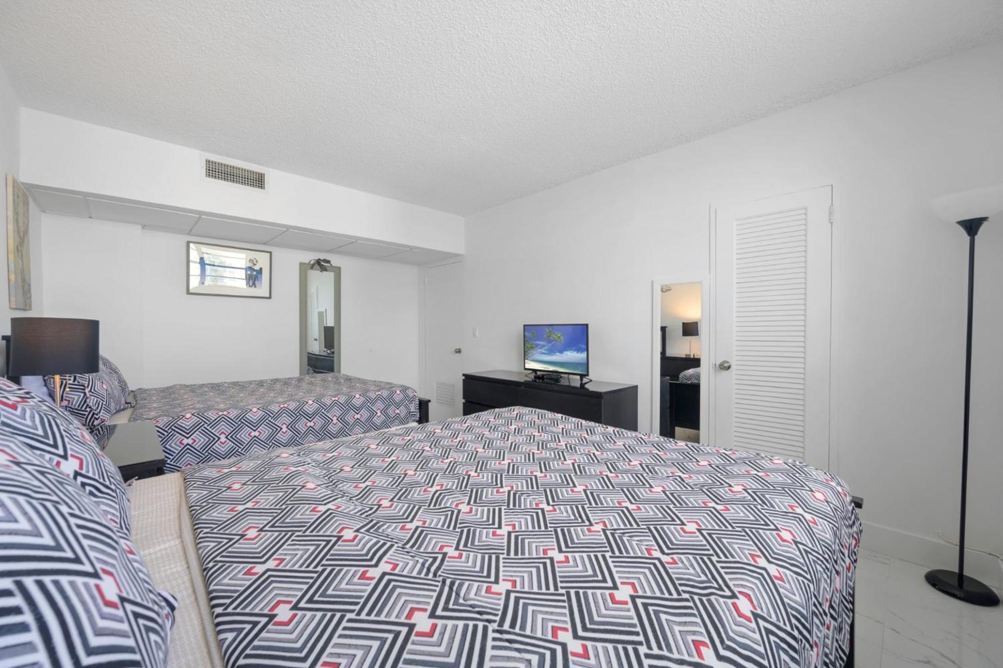 Apartment Luxury 2br Beachfront Condo, Sea Views & Balcony Hollywood