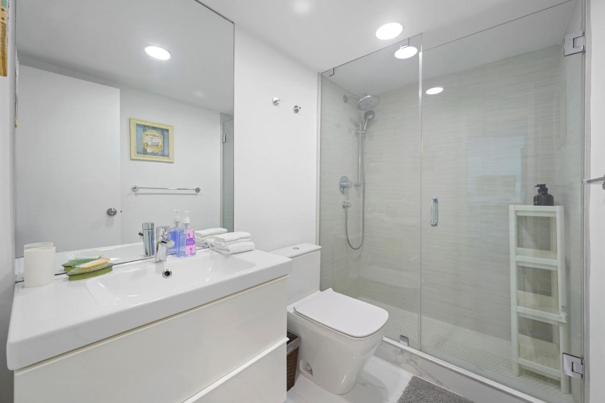 Luxury 2br Beachfront Condo, Sea Views & Balcony Hollywood