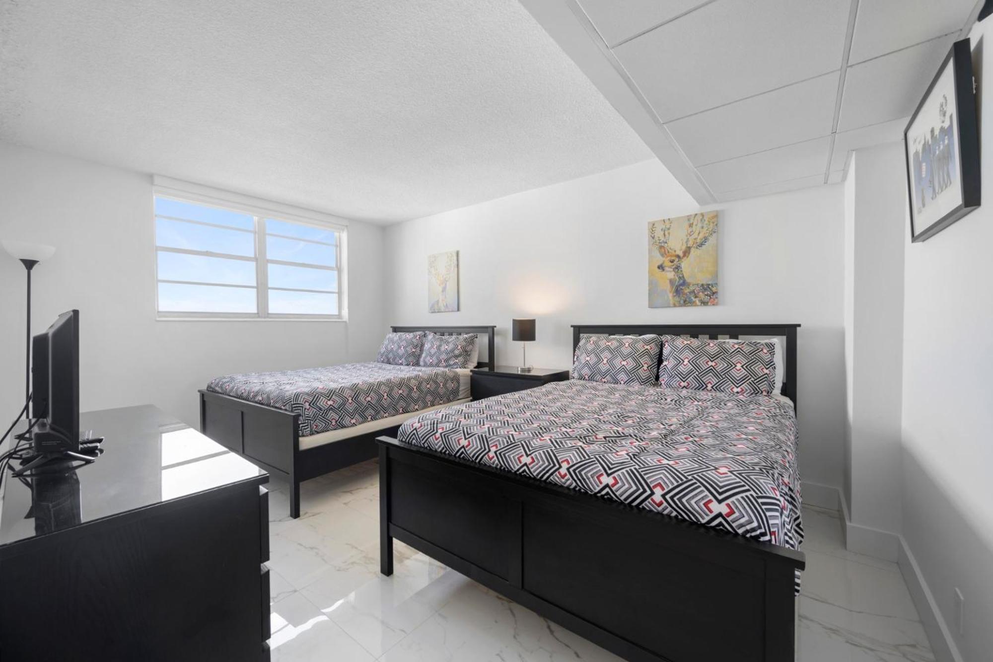 Luxury 2br Beachfront Condo, Sea Views & Balcony * Hollywood