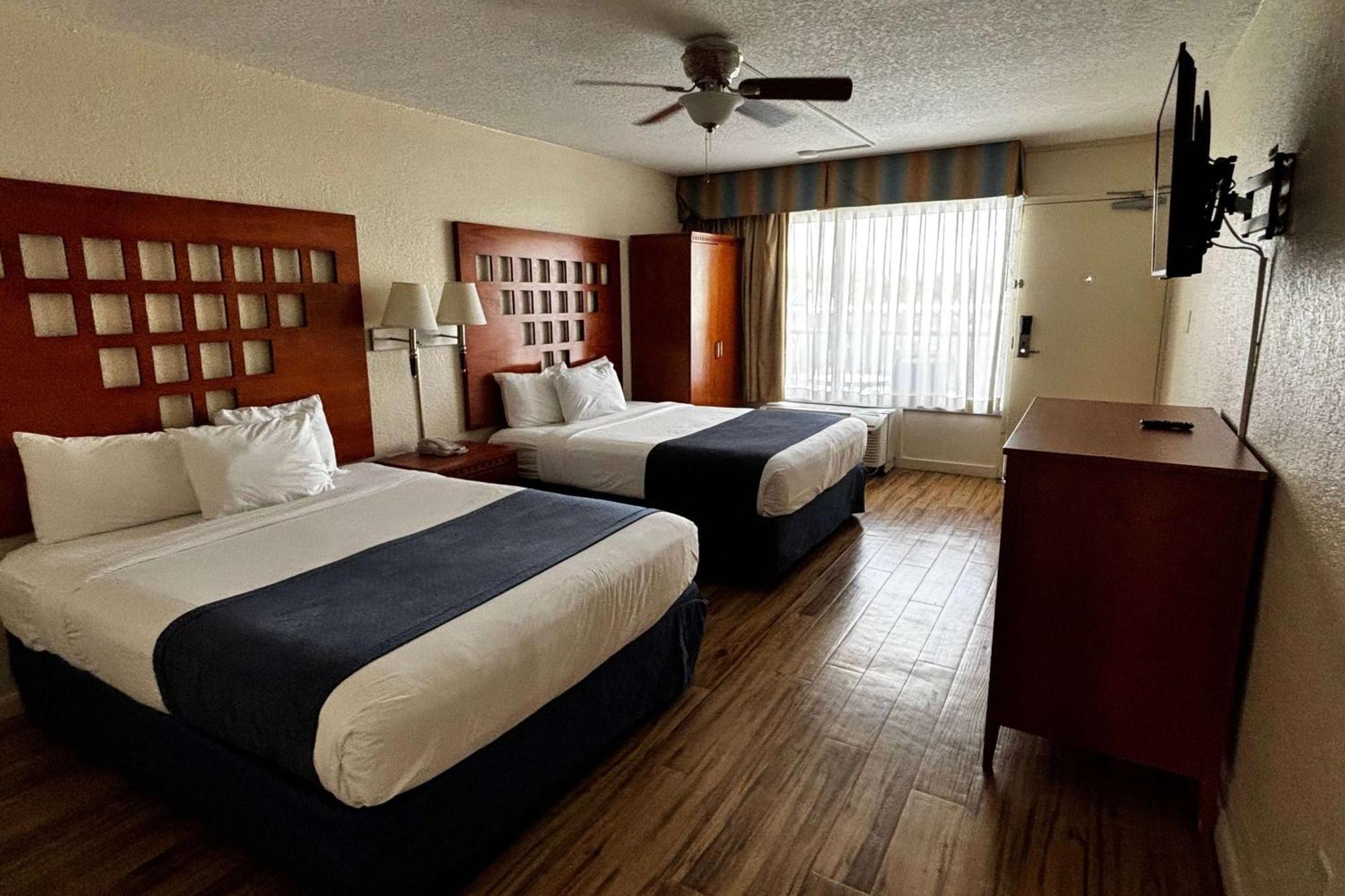Hotel Ramada By Wyndham Flamingo Water Park Kissimmee