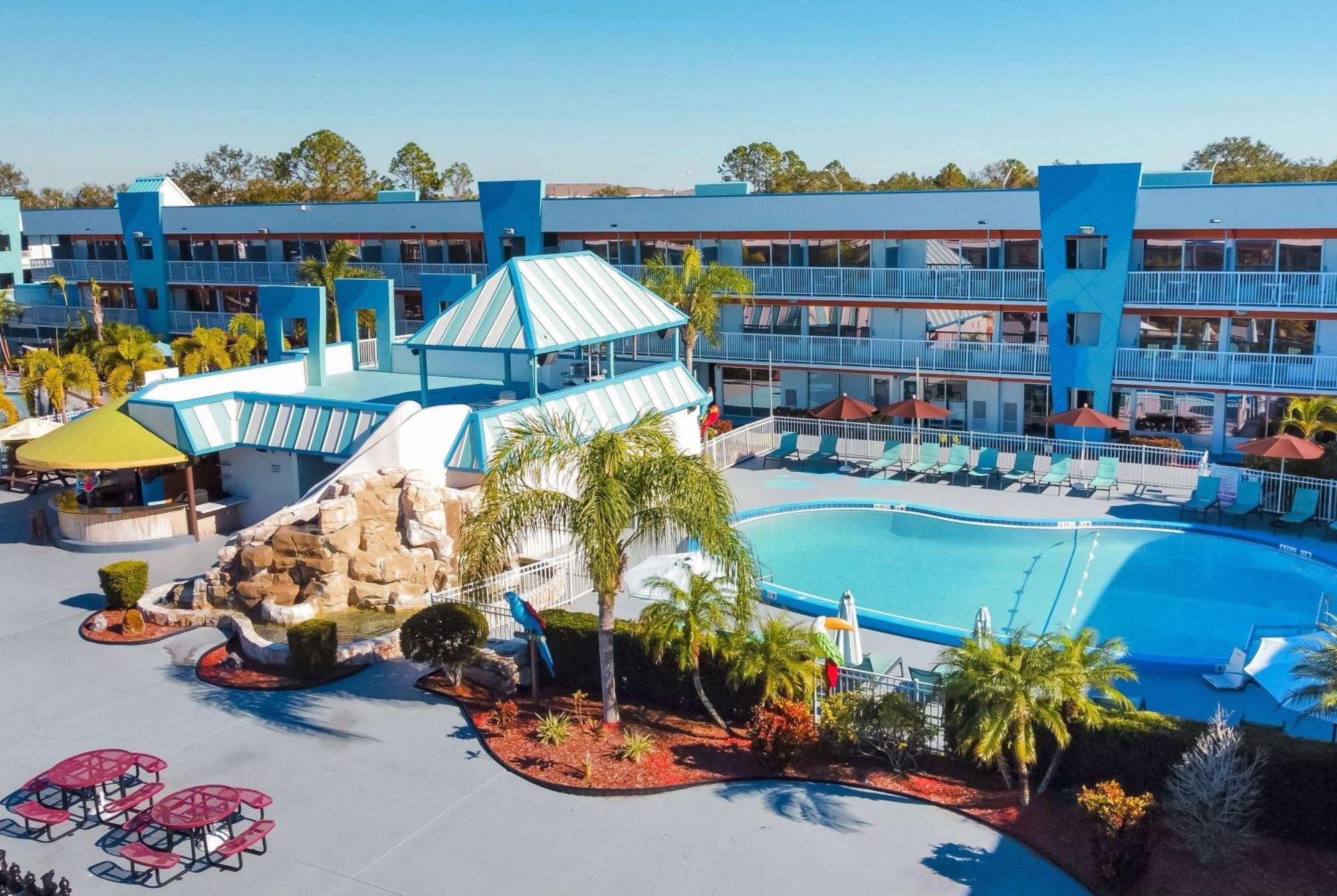 Ramada By Wyndham Flamingo Water Park Hotel 3*