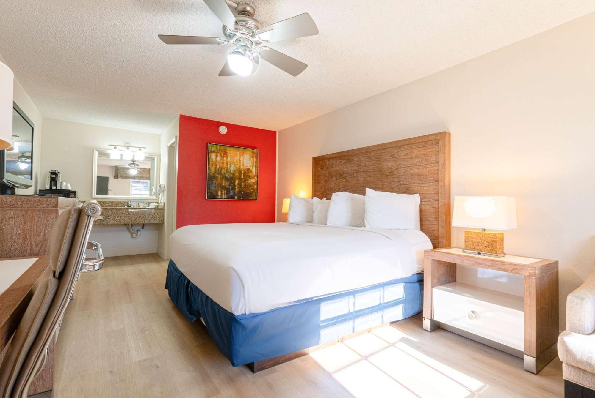 Hotel Ramada By Wyndham Flamingo Water Park