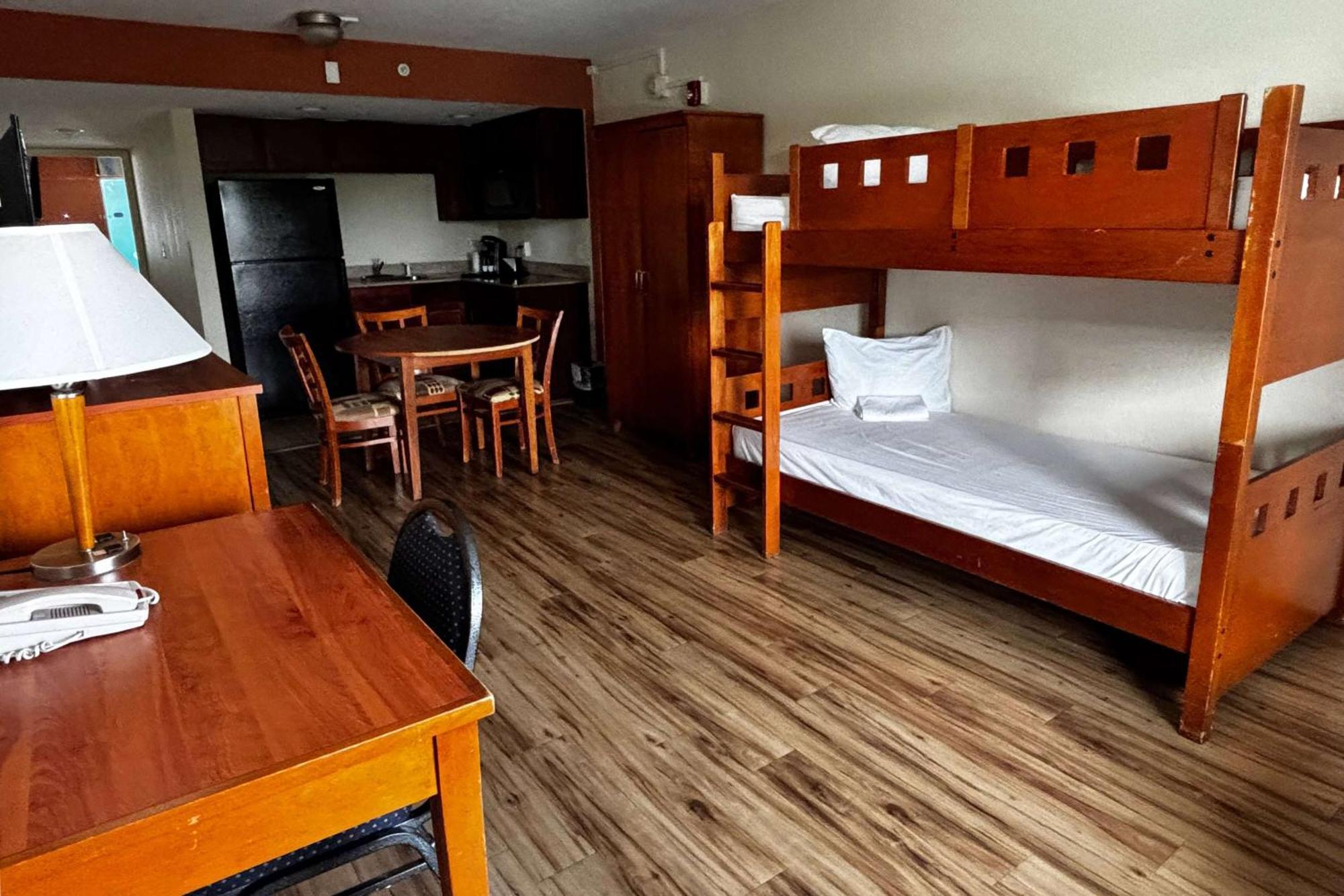 Ramada By Wyndham Flamingo Water Park Kissimmee