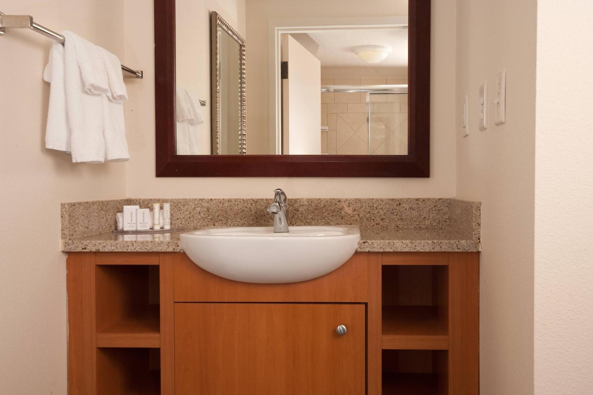 Springhill Airport Hotel 3*