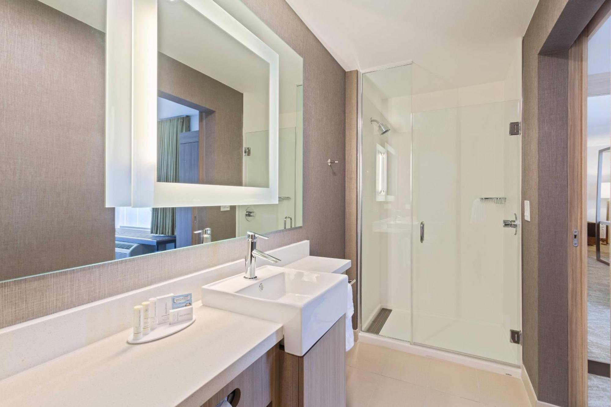 Hotel Springhill By Marriott 3*