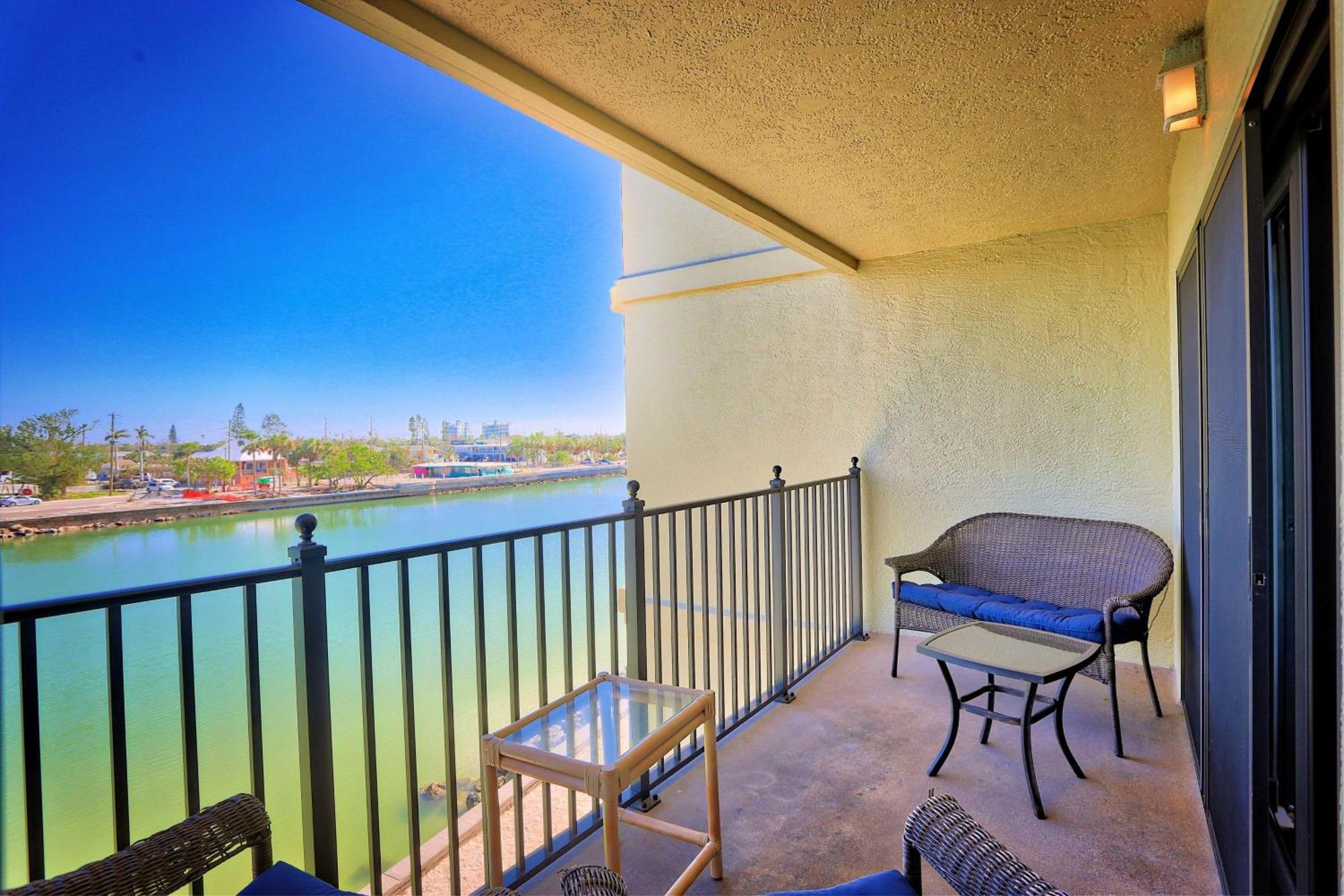 Land's End 4-304 Bay Front - Premier * St. Pete Beach