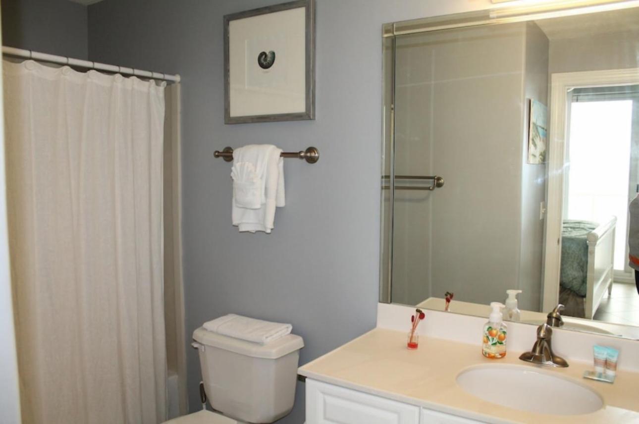 Beautiful Beachfront Views - The Retreat At Emerald Isle Aparthotel